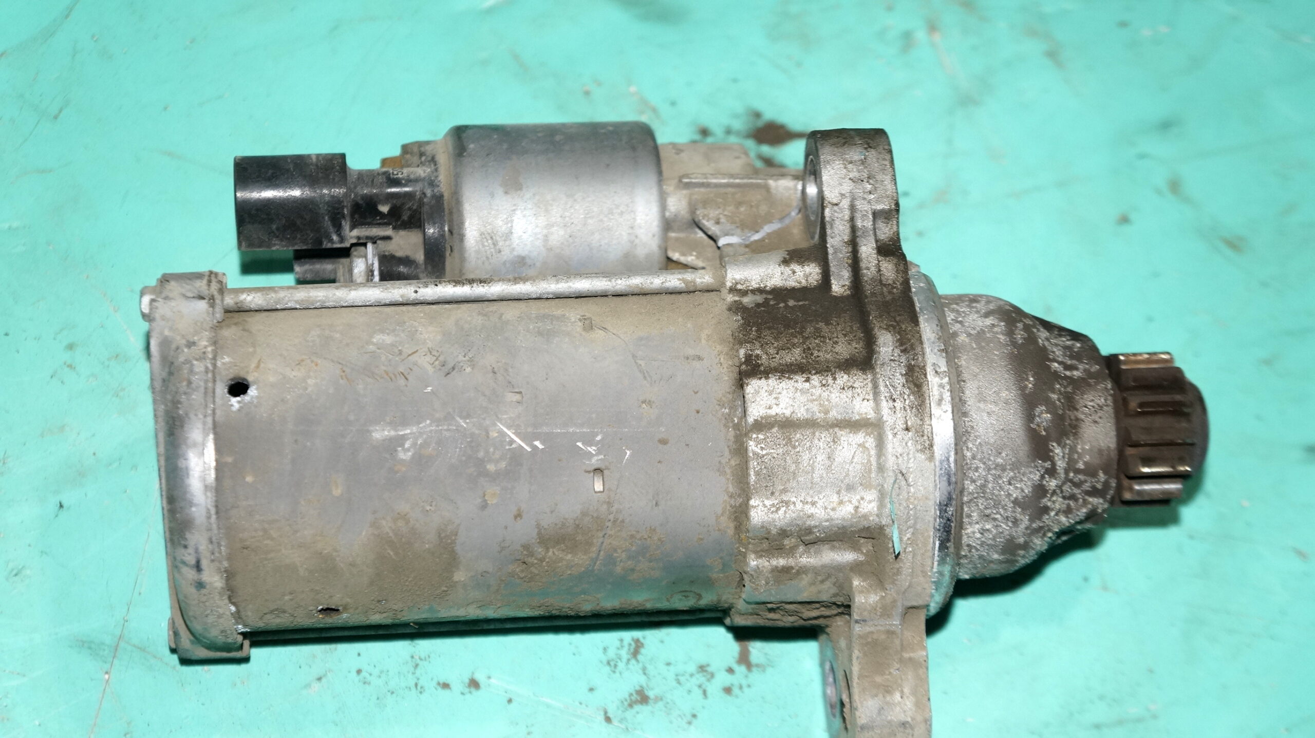 17815141 стартер bosch 12v vw polo 2016 (3)