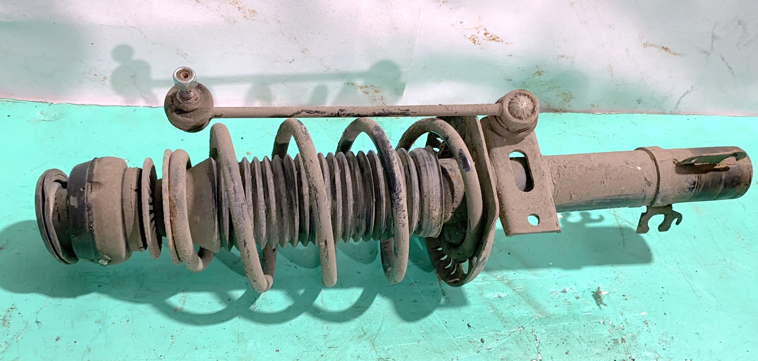 17815148 стойка передняя в сборе л=п как на фото vw polo 2016 (1)