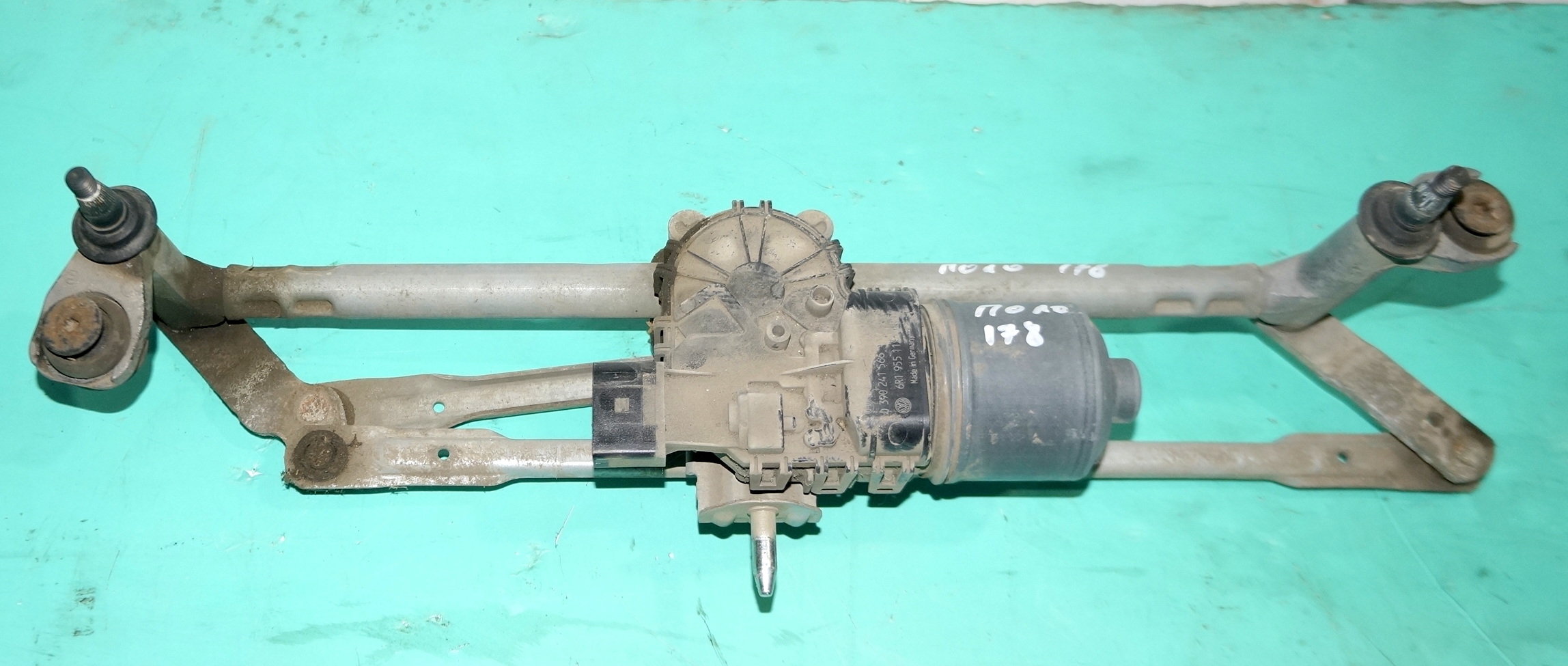 17815151 трапеция стеклоочистителей с моторчиком vw polo 2016 (1)