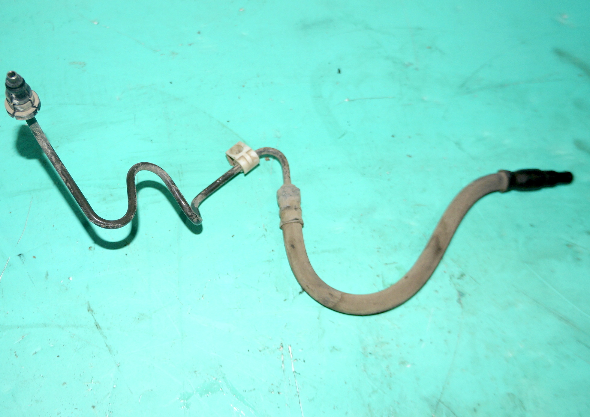 17815153 трубка сцепления vw polo 2016 (1)