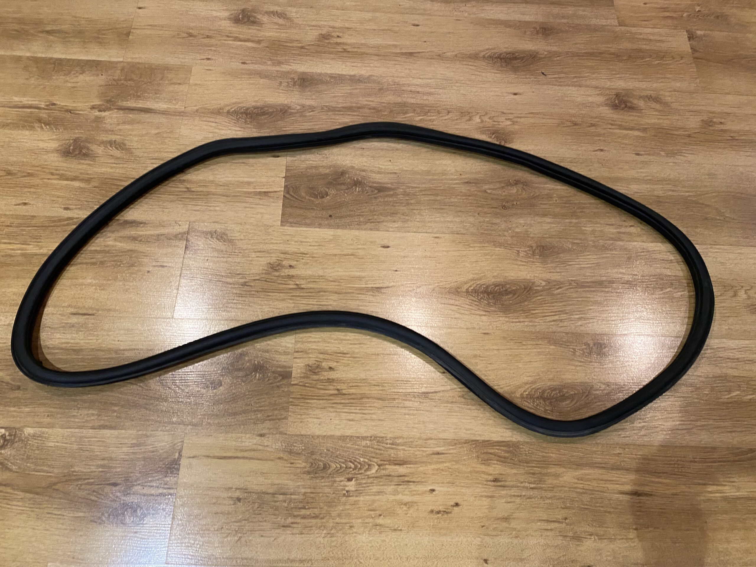 17815161 уплотнитель резиновый кузовной проёма двери задней левой vw polo 2016 (1)