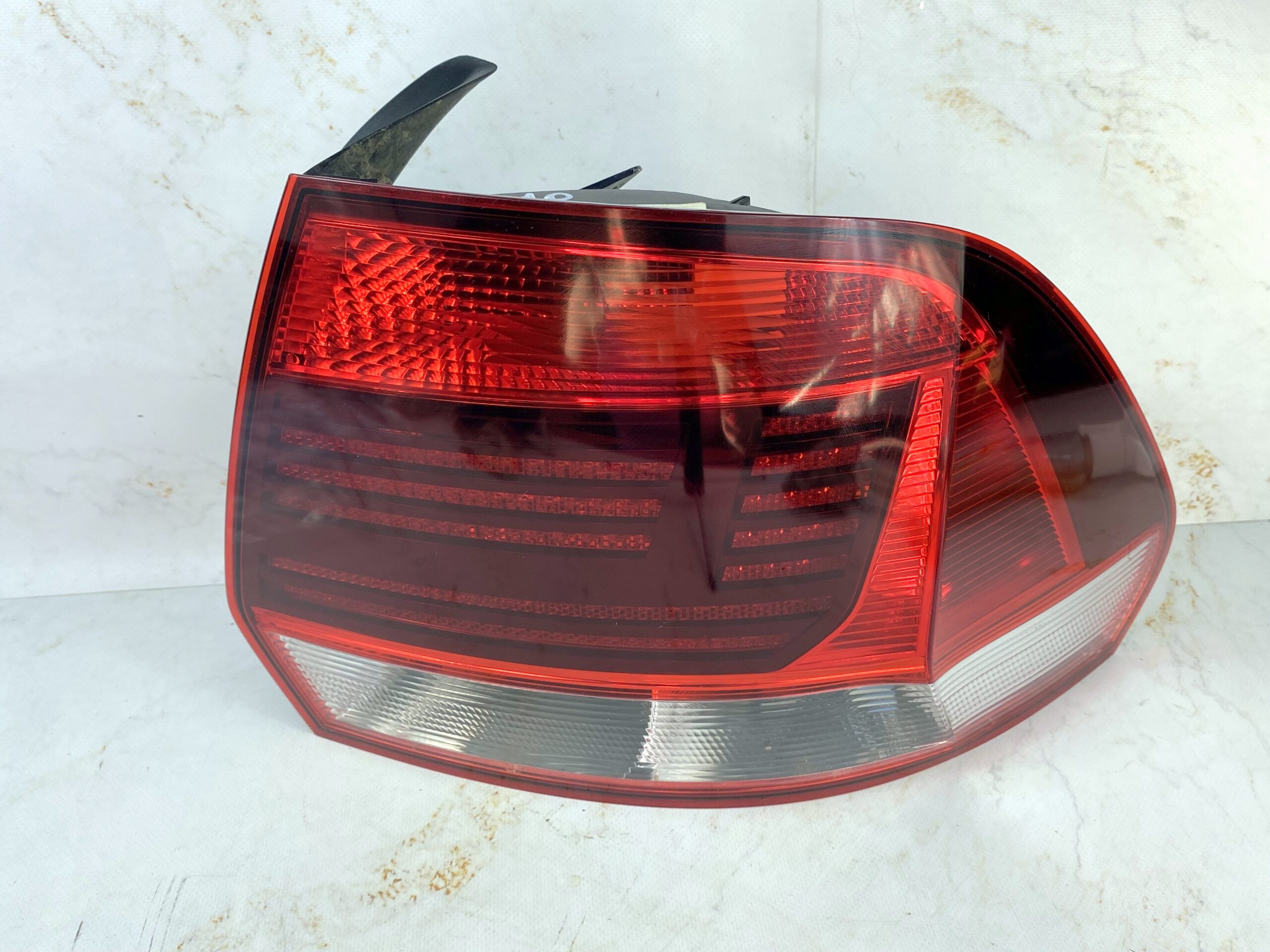 17815166 фонарь задний правый vw polo 2016 (1)