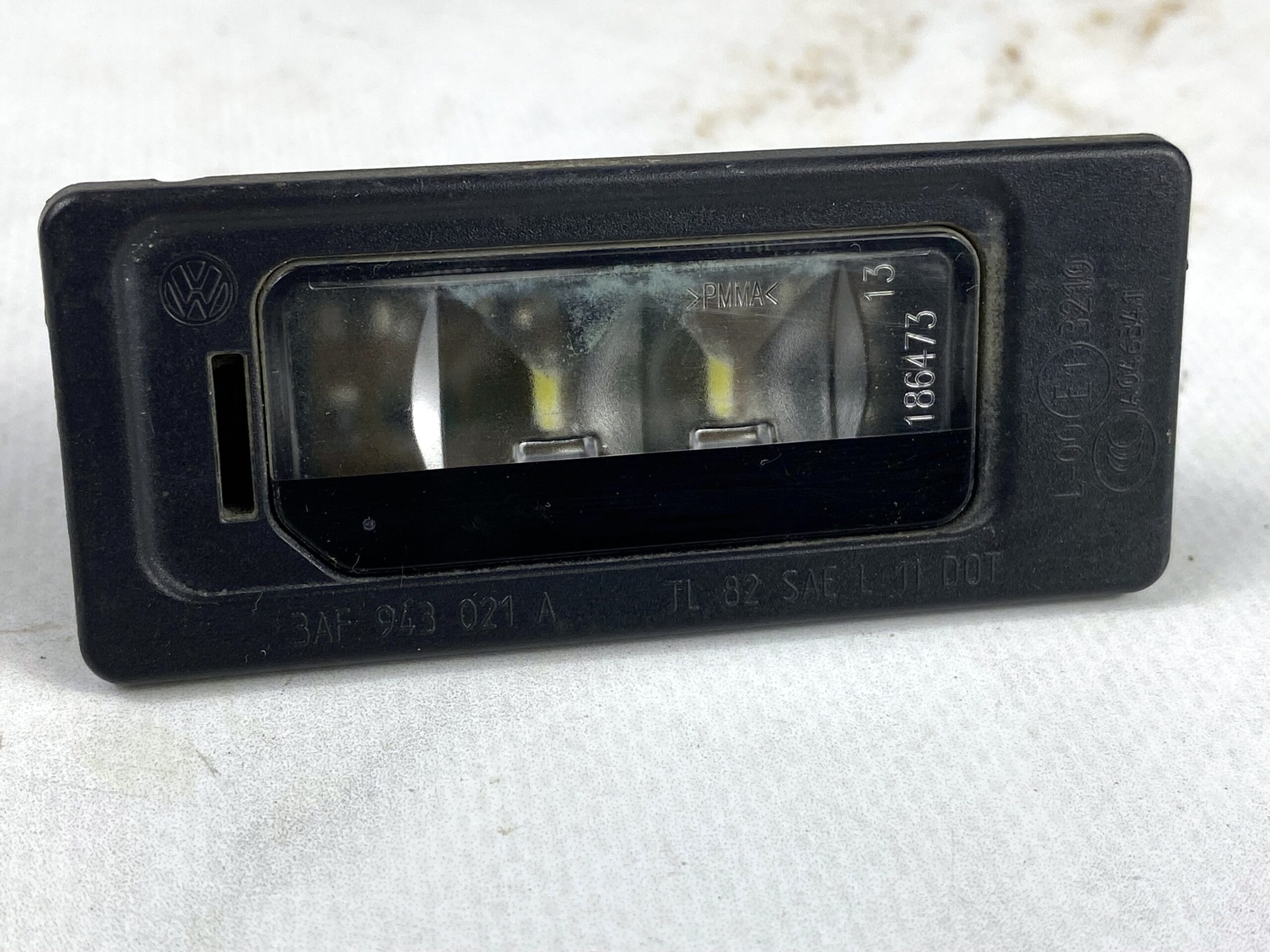 17815167 фонарь подсветки номера за шт. vw polo 2016 (1)