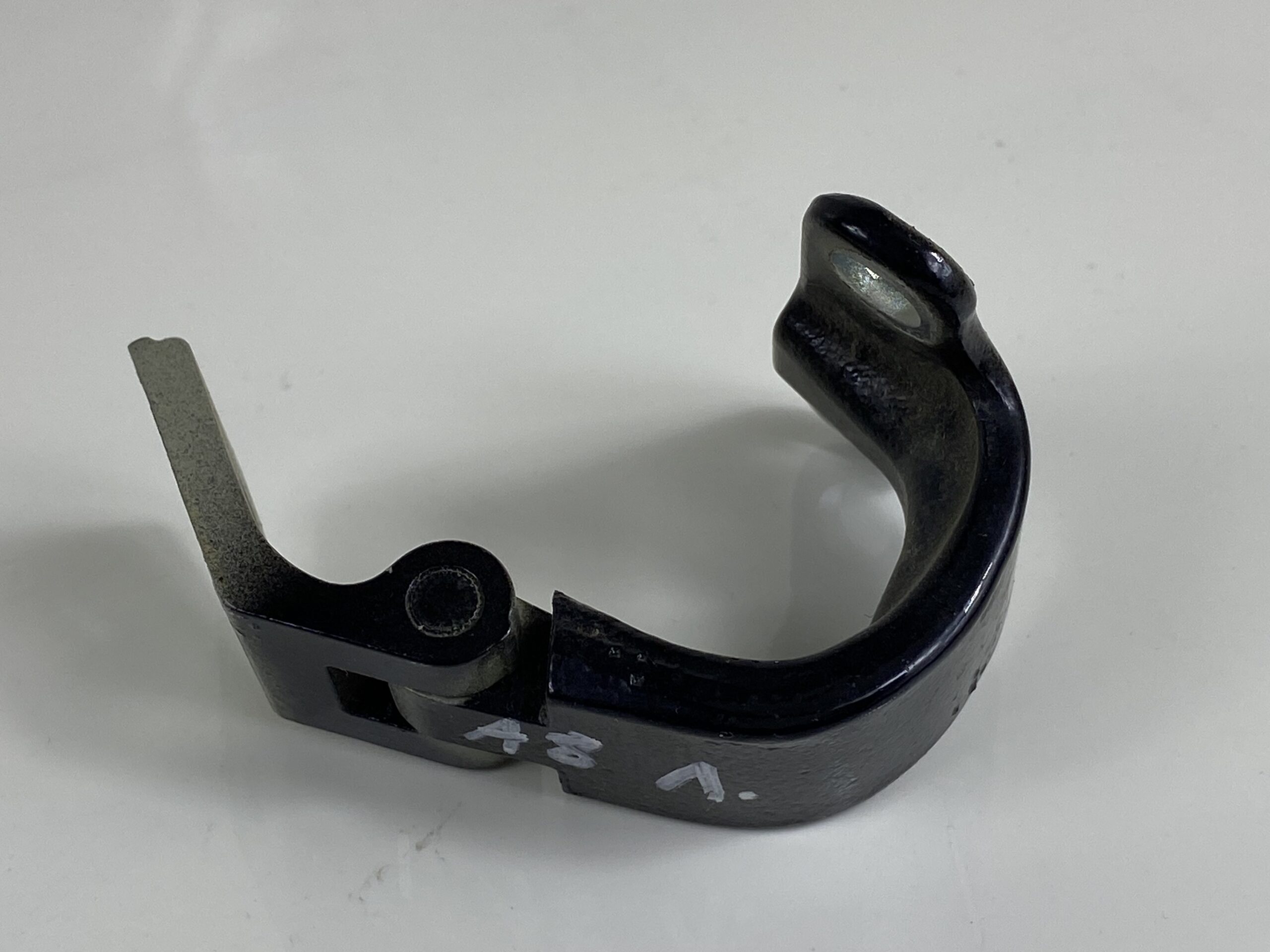 17501324 петля двери багажника левая vw octavia а8 2021 (1)