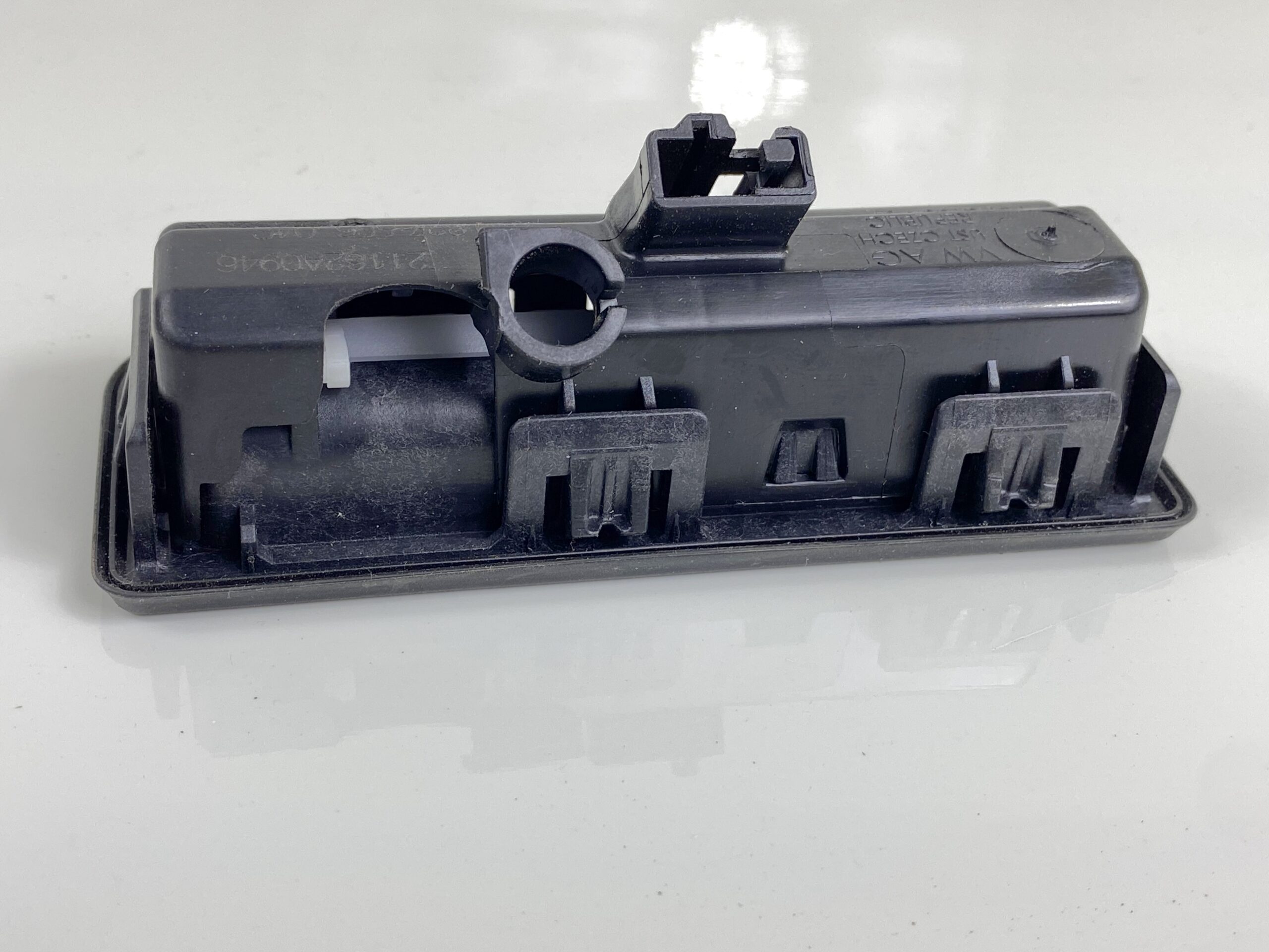 17501327 ручка открывания багажника с кнопкой vw octavia а8 2021 (3)