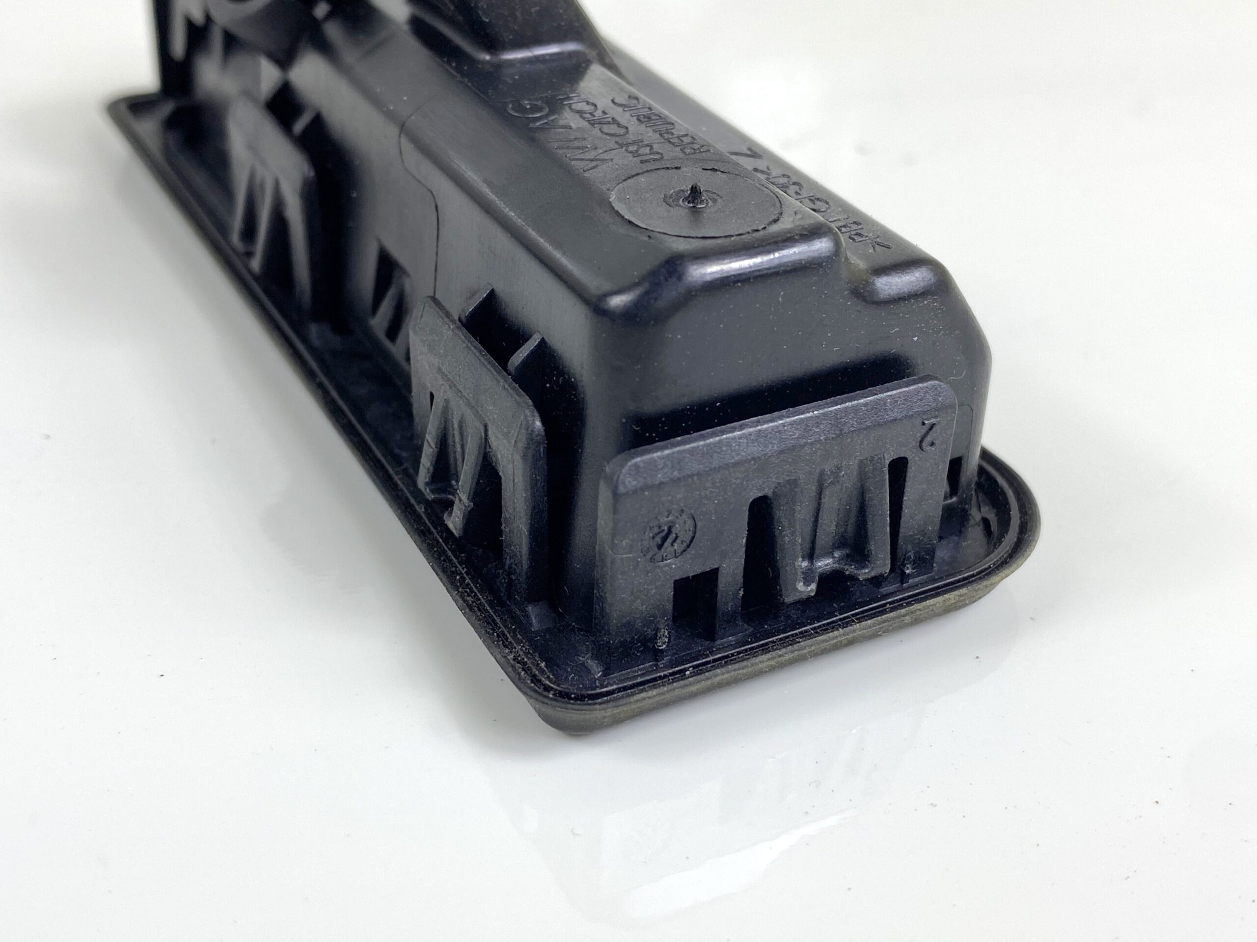 17501327 ручка открывания багажника с кнопкой vw octavia а8 2021 (5)