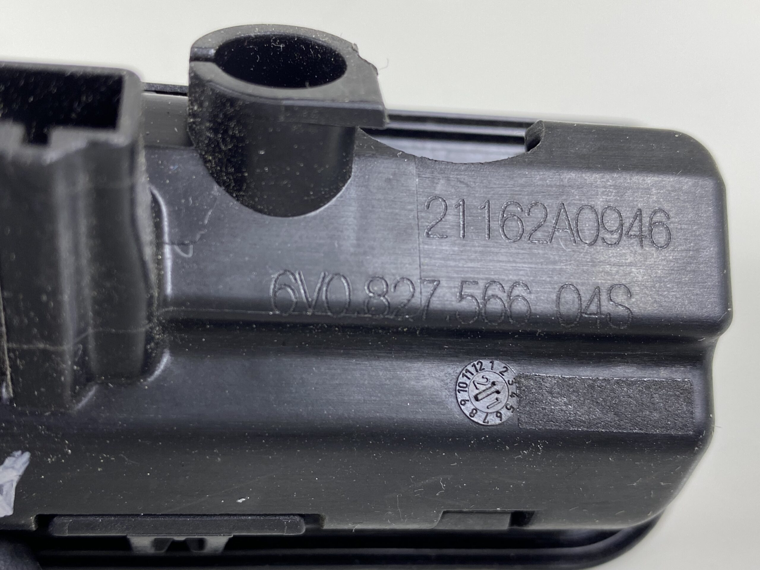 17501327 ручка открывания багажника с кнопкой vw octavia а8 2021 (6)