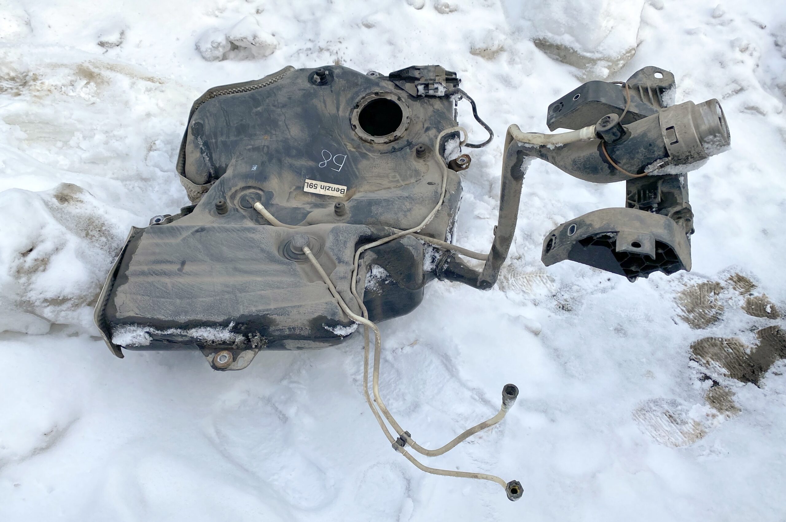 17901006 бак топливный (бензобак) vw passat b8 2016 (1)