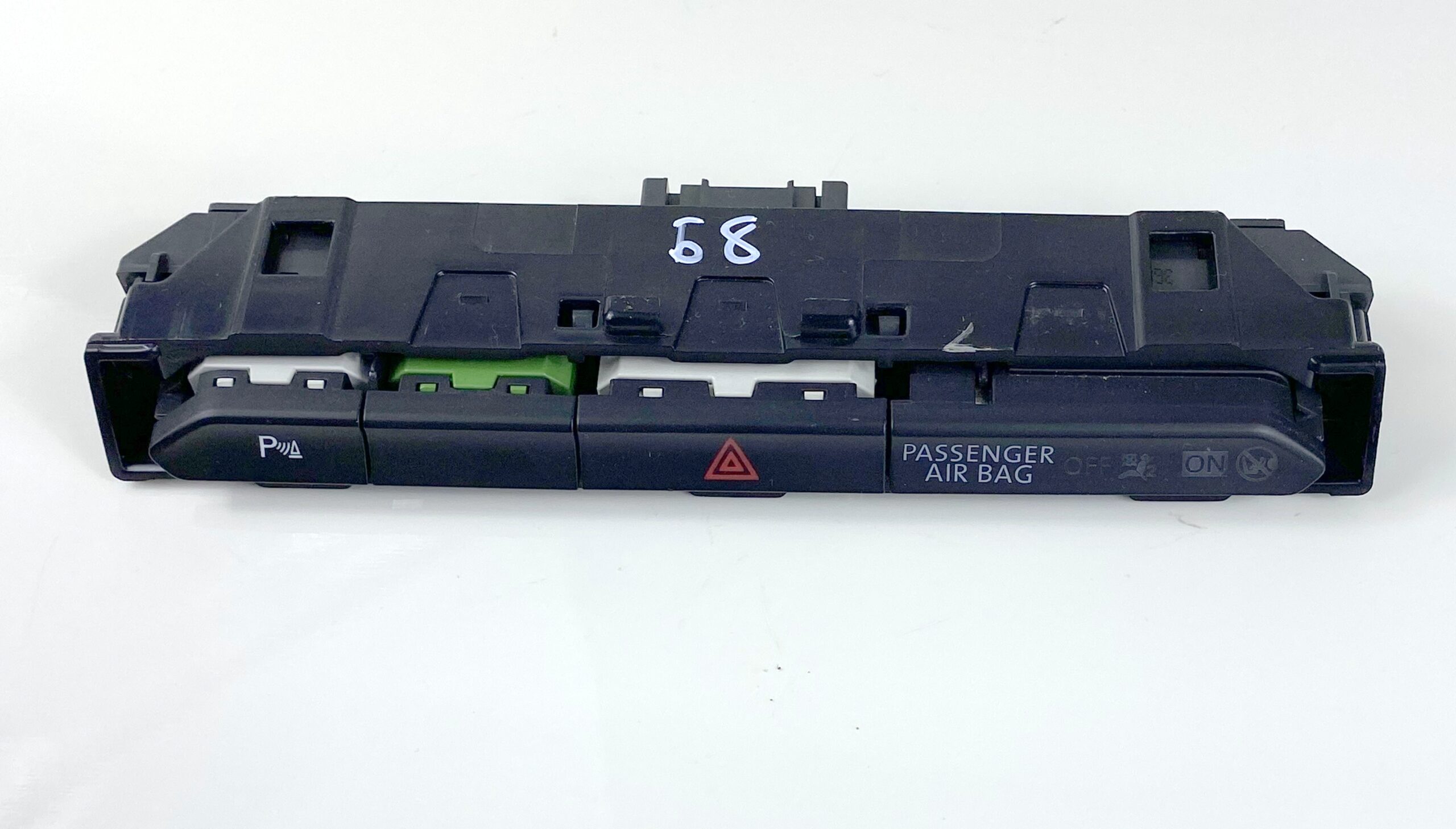 17901012 блок кнопок с торпедо vw passat b8 2016 (1)