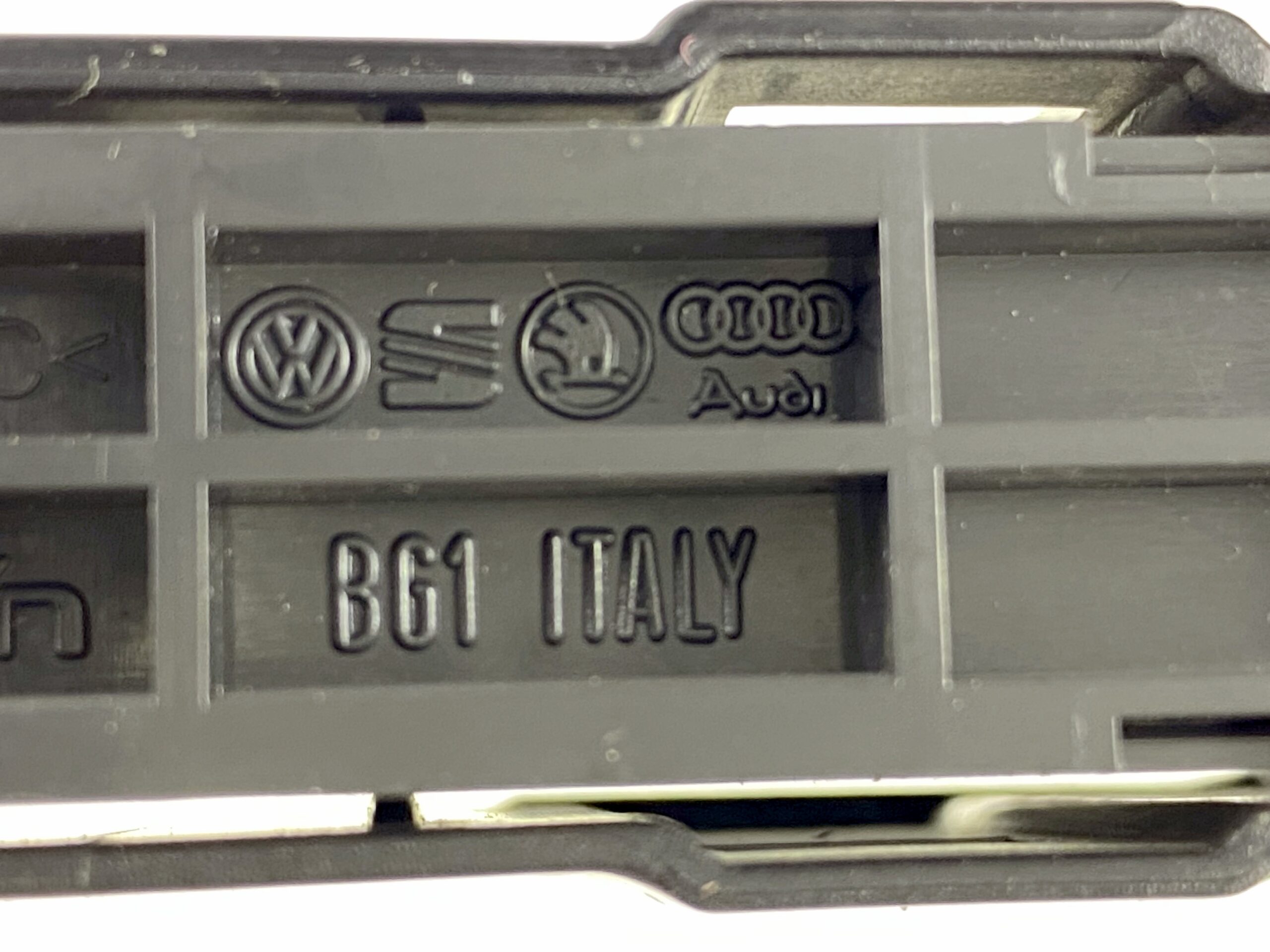 17901012 блок кнопок с торпедо vw passat b8 2016 (4)