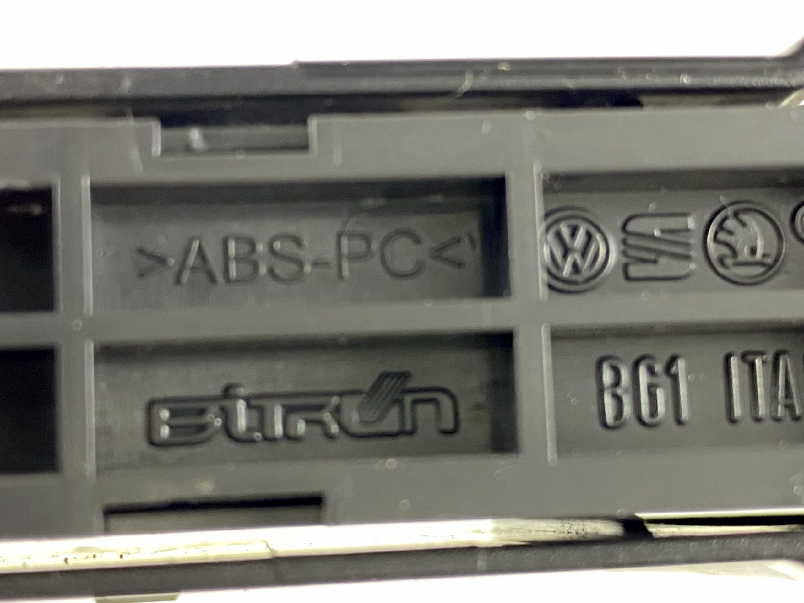 17901012 блок кнопок с торпедо vw passat b8 2016 (5)