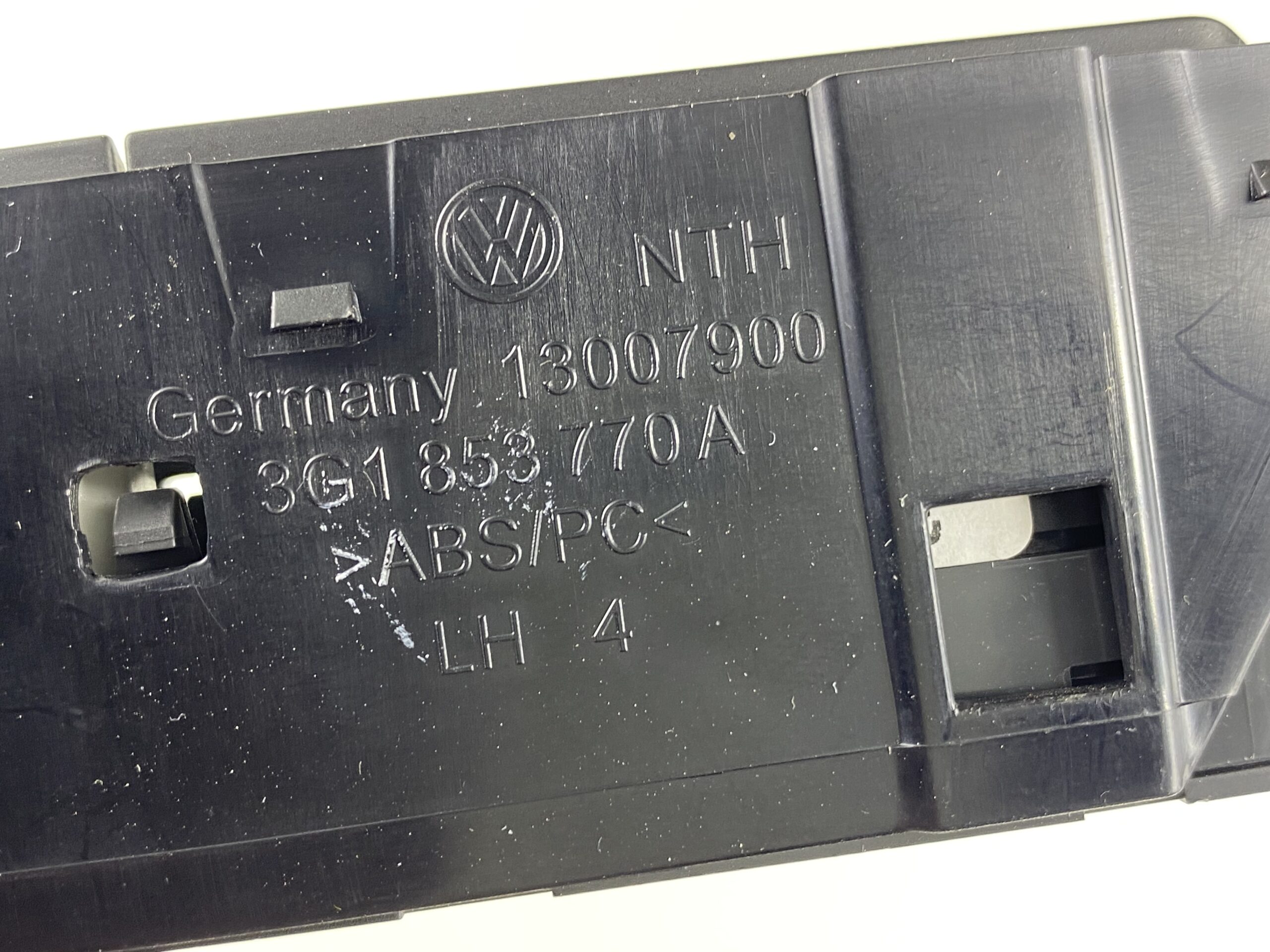 17901012 блок кнопок с торпедо vw passat b8 2016 (8)