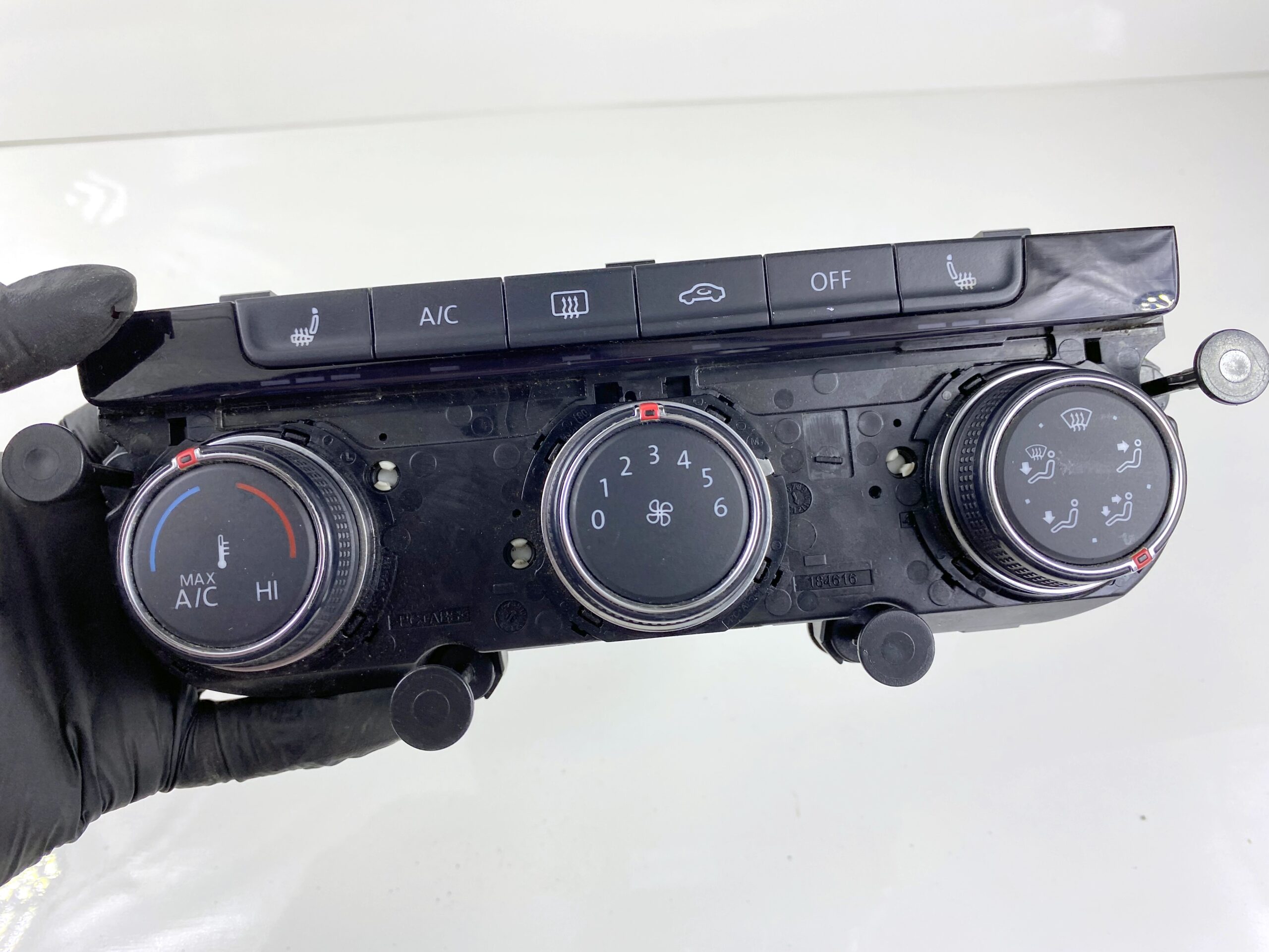 17901016 блок панель управления печкой с кондиционером vw passat b8 2016 (1)