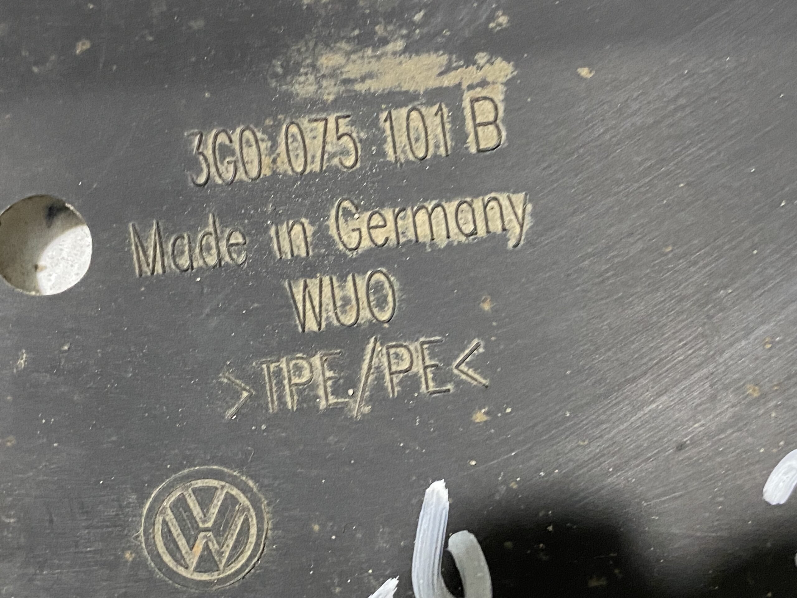 17901027 брызговик задний правый vw passat b8 2016 (3)