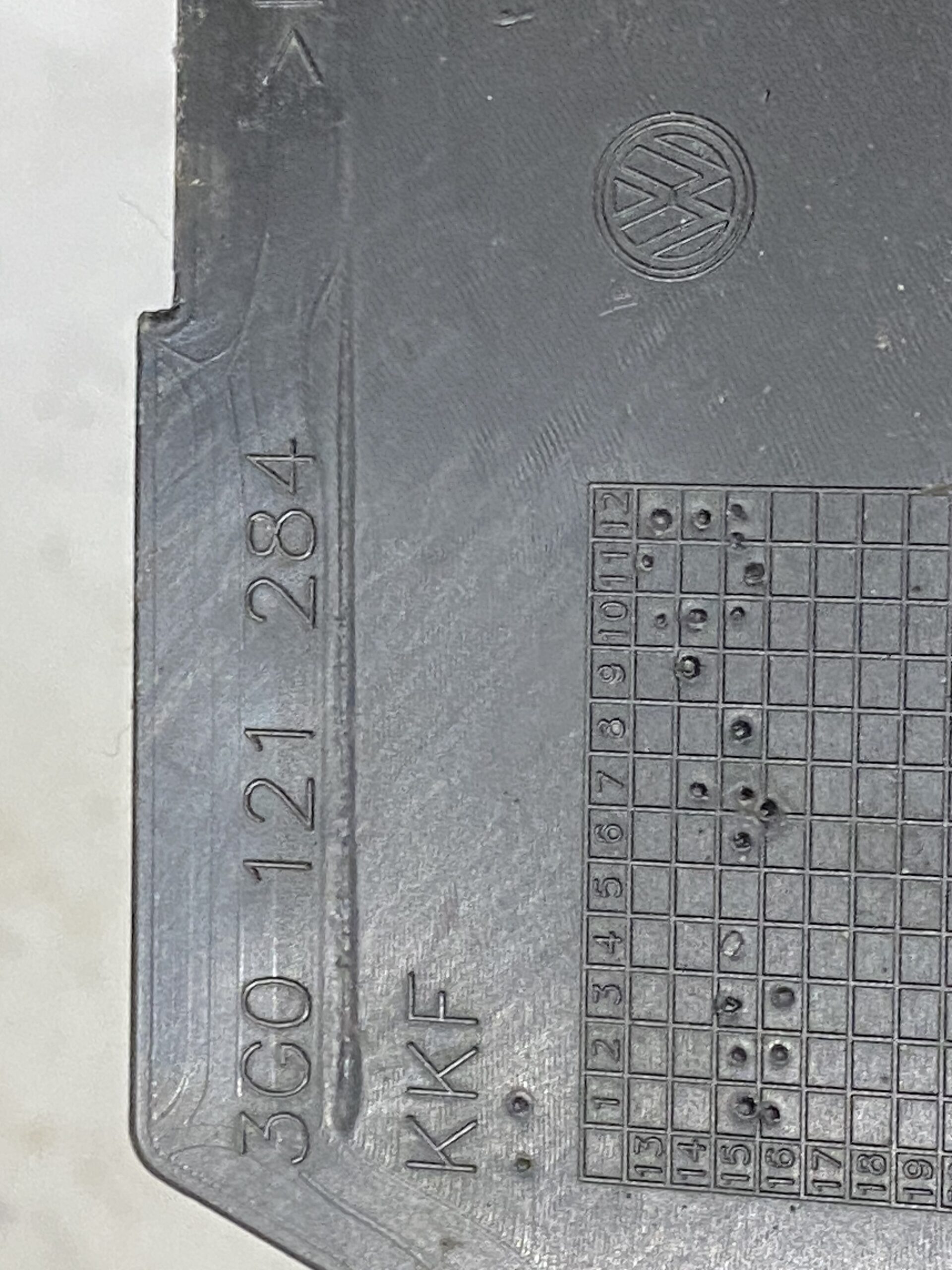17901034 воздуховод радиатора правый vw passat b8 2016 (9)