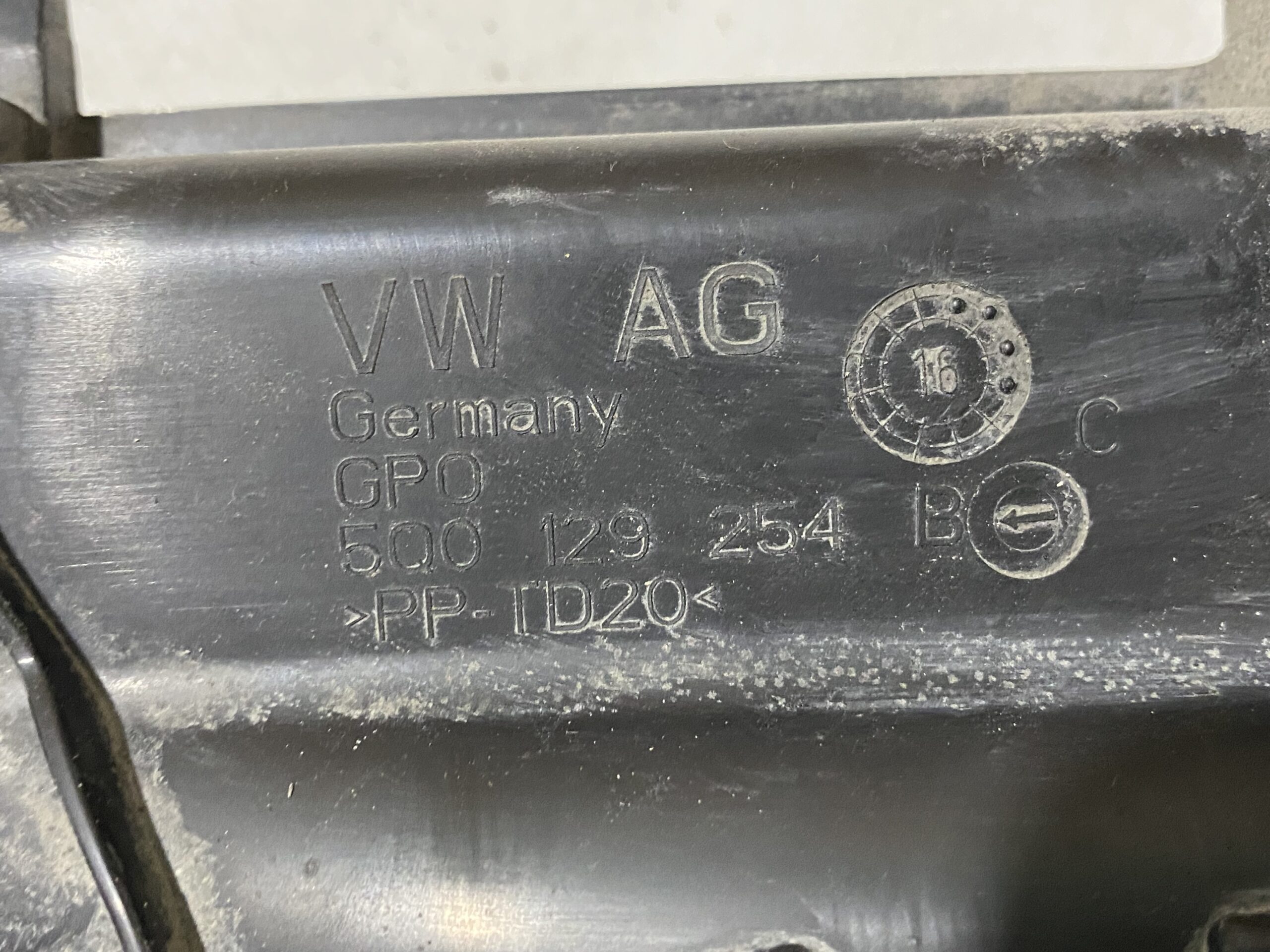17901035 воздухозаборник vw passat b8 2016 (12)