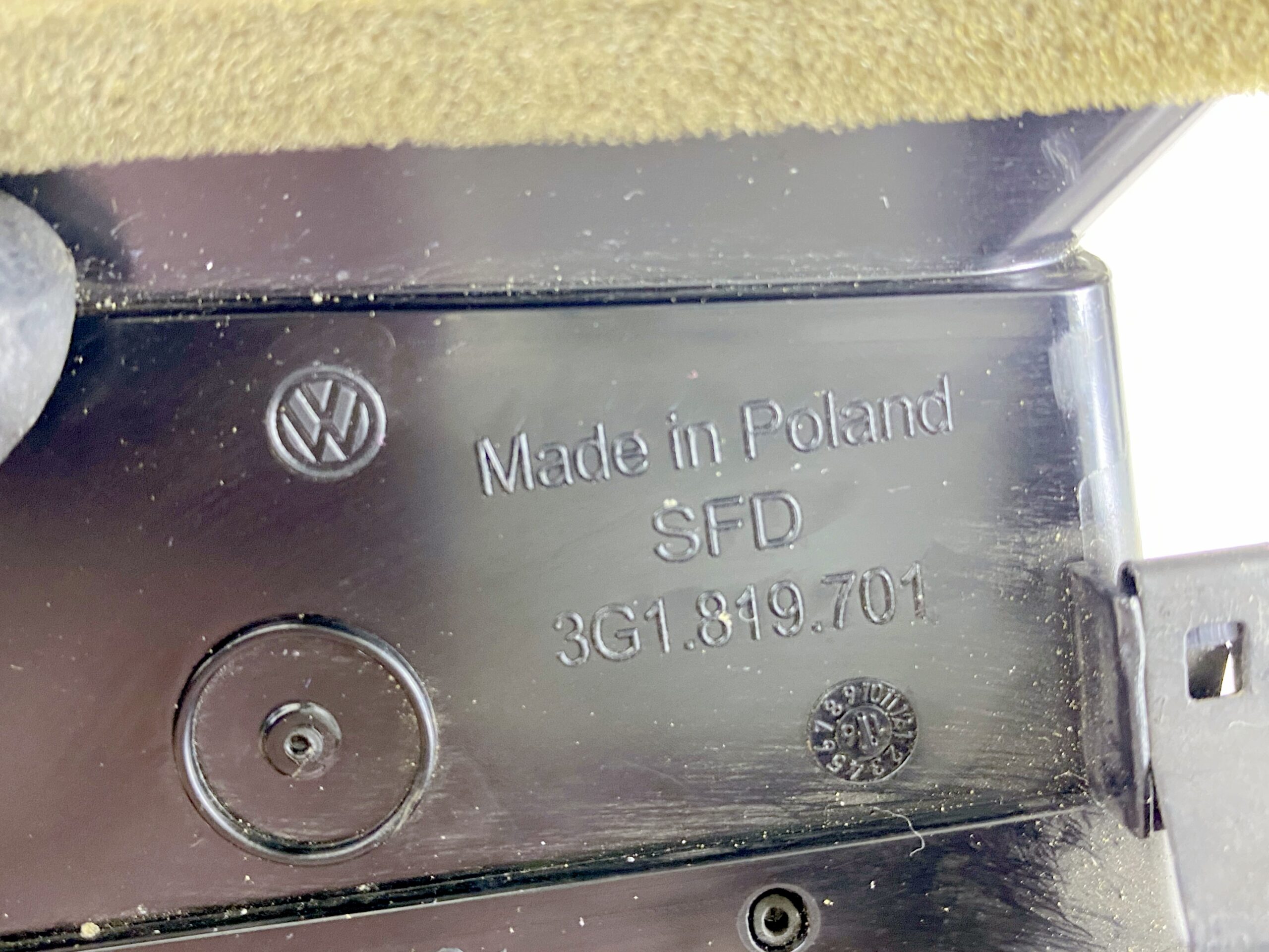 17901048 дефлектор (сопло) с торпедо левый vw passat b8 2016 (3)