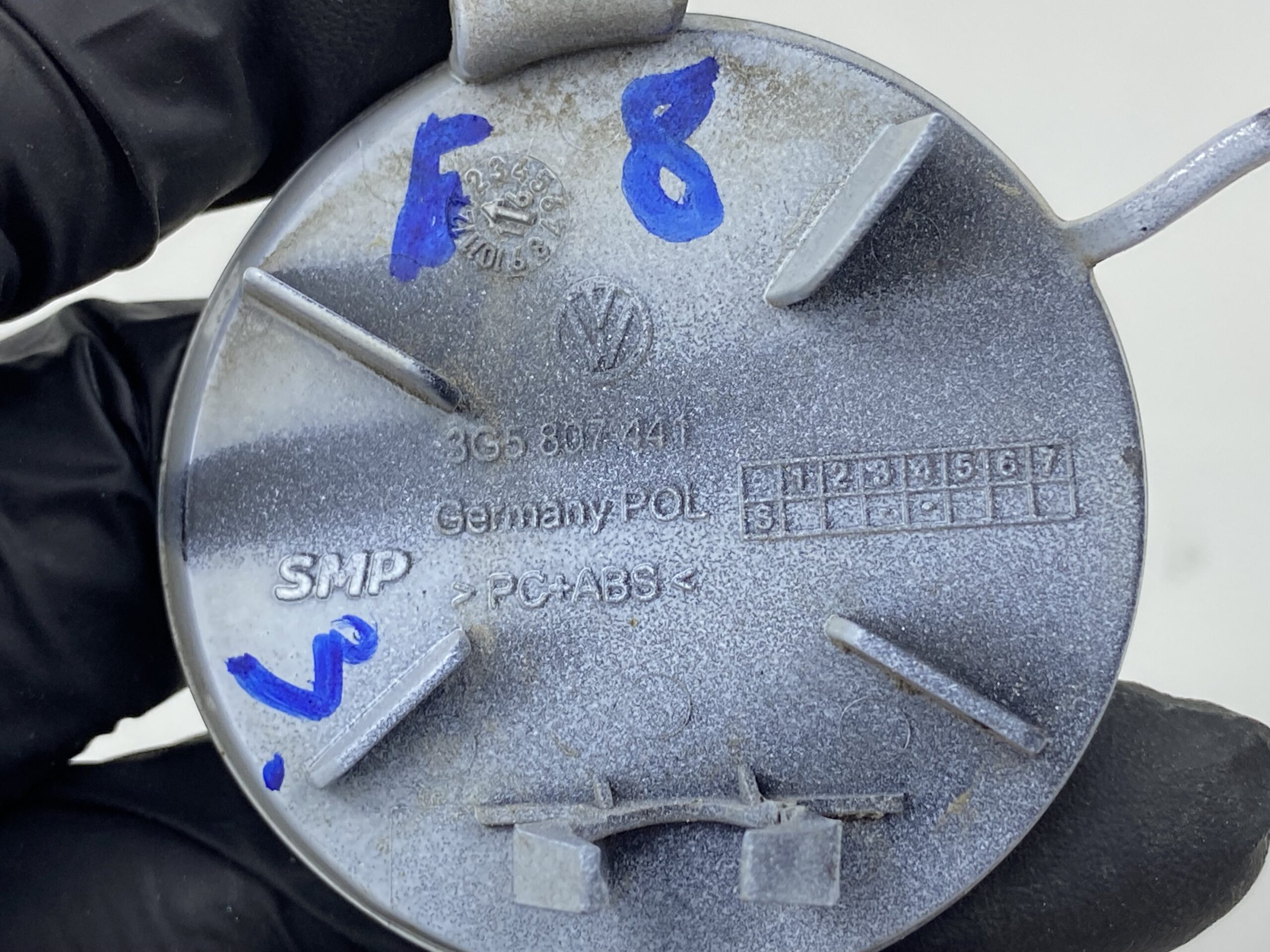 17901056 заглушка в задний бампер букс крюка vw passat b8 2016 (4)