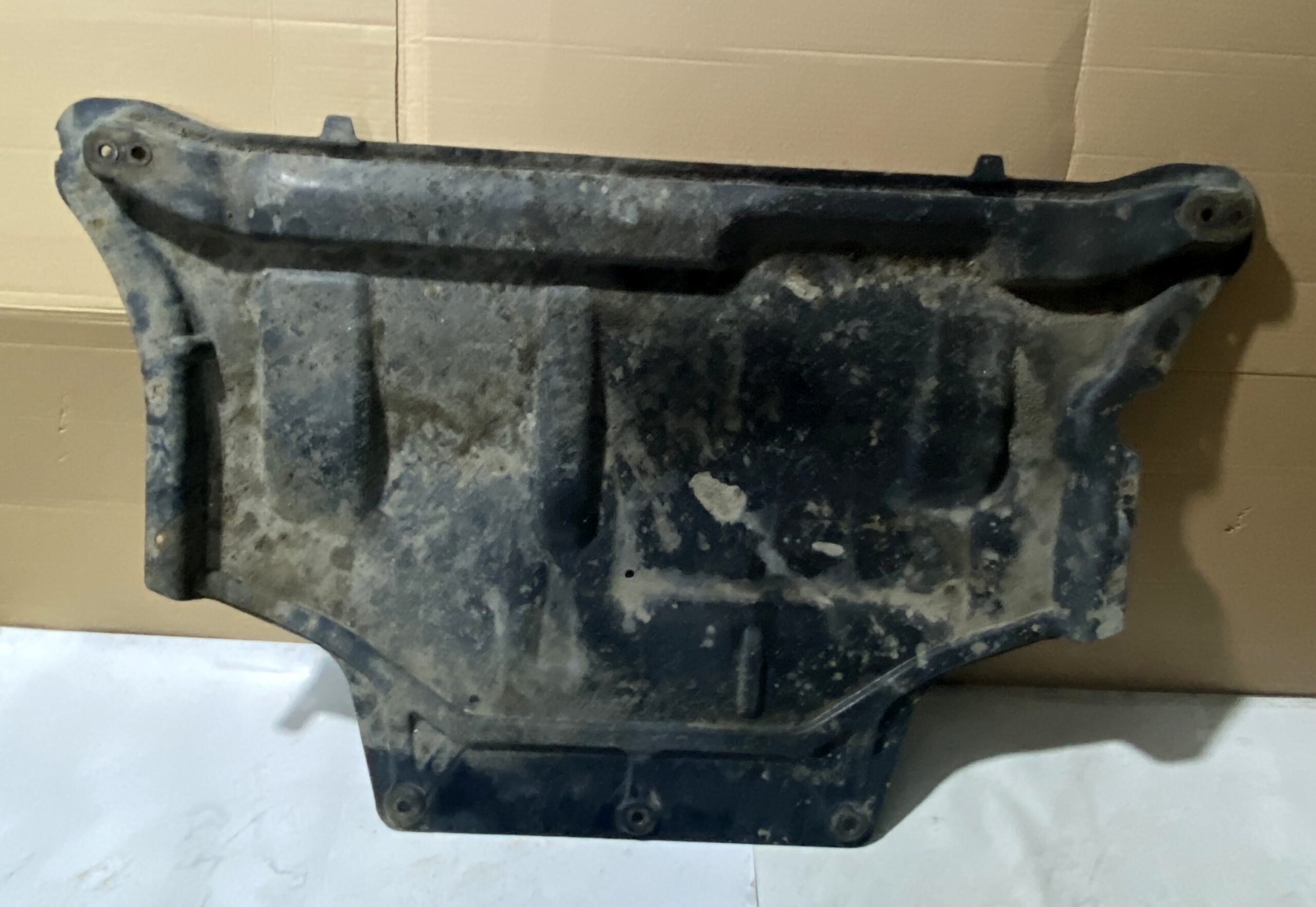 17901069 защита картера двигателя vw passat b8 2016 (1)