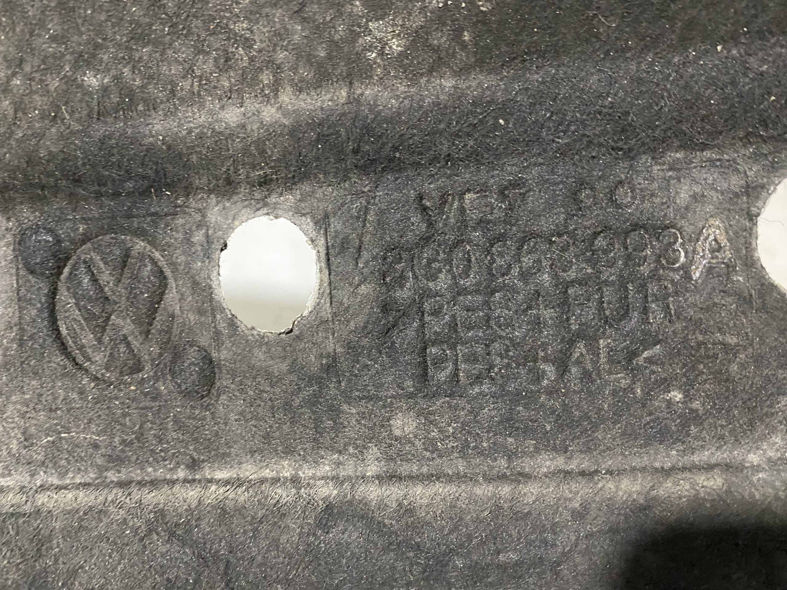 17901070 защита подкапотная шумоизоляция моторного щита vw passat b8 2016 (3)