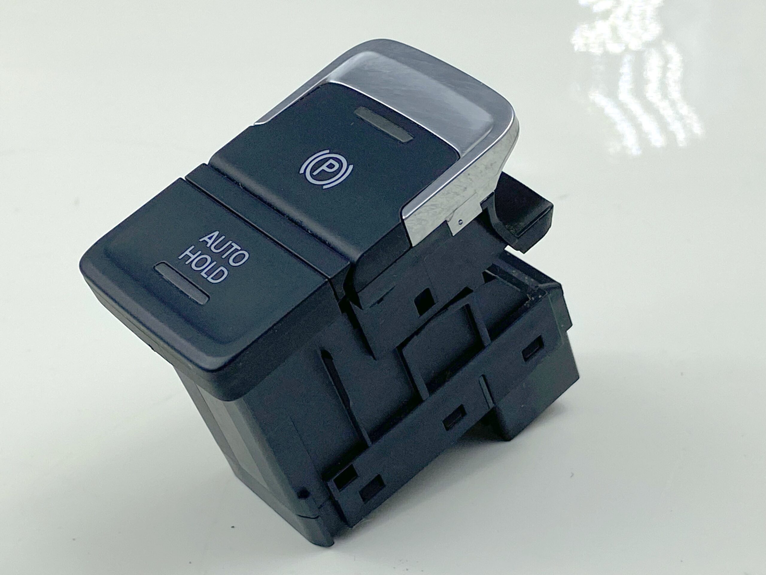 17901082 кнопка ручника vw passat b8 2016 (11)