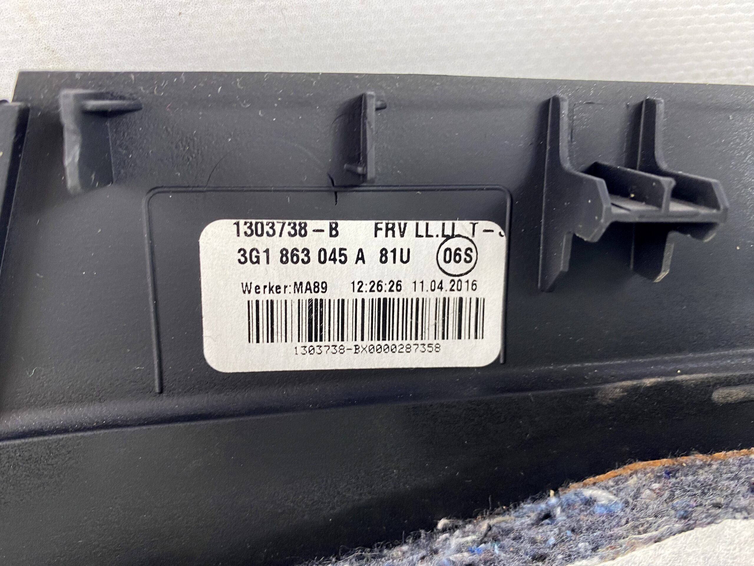 17901140 накладка внутренняя консоли боковая левая vw passat b8 2016 (5)