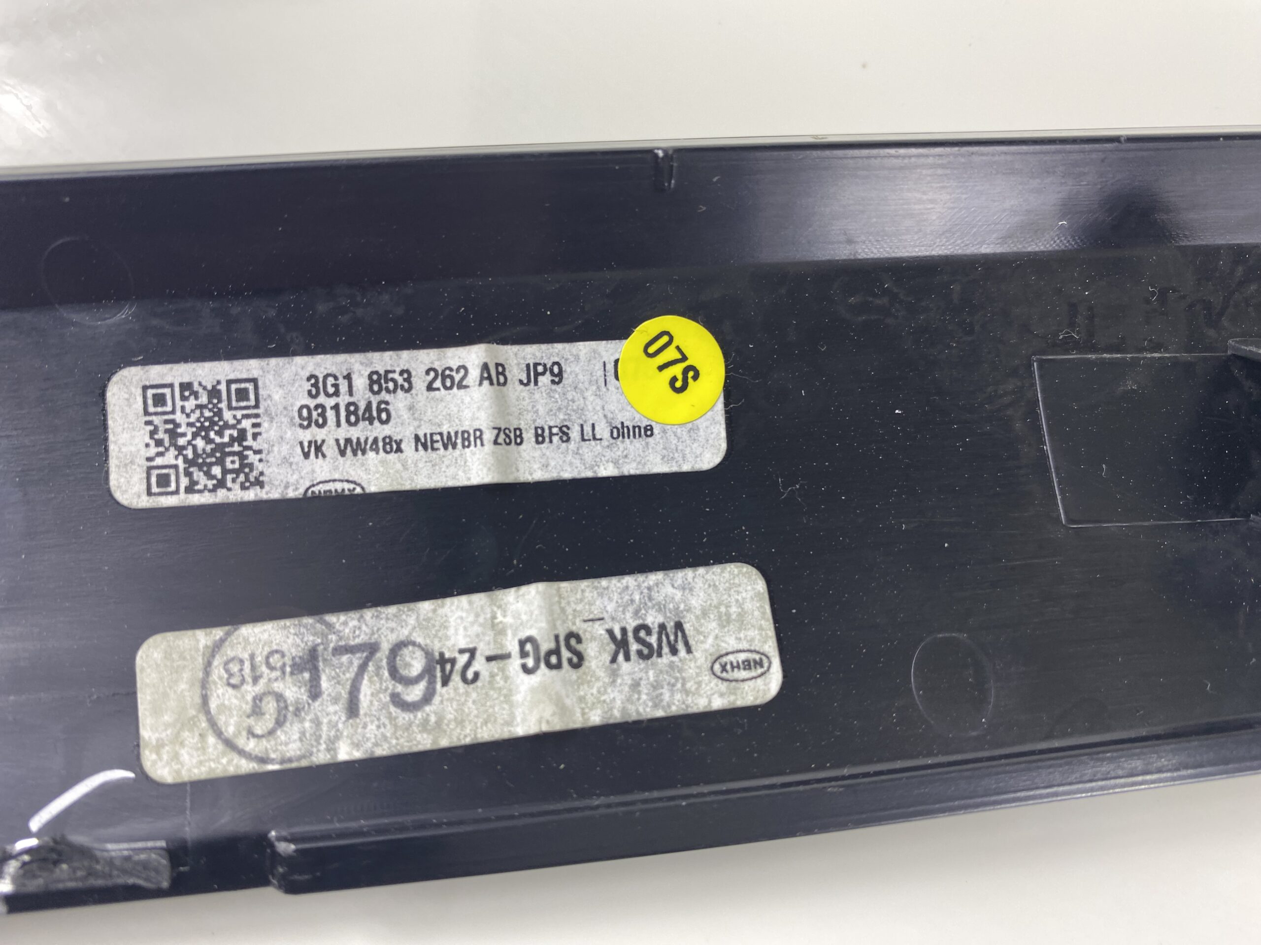 17901147 накладка внутренняя с торпедо декор правая vw passat b8 2016 (14)