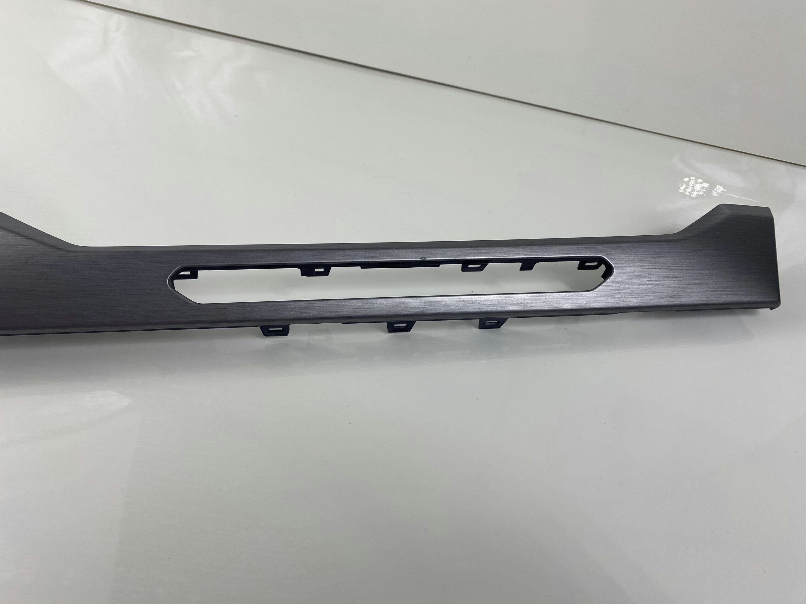 17901147 накладка внутренняя с торпедо декор правая vw passat b8 2016 (7)
