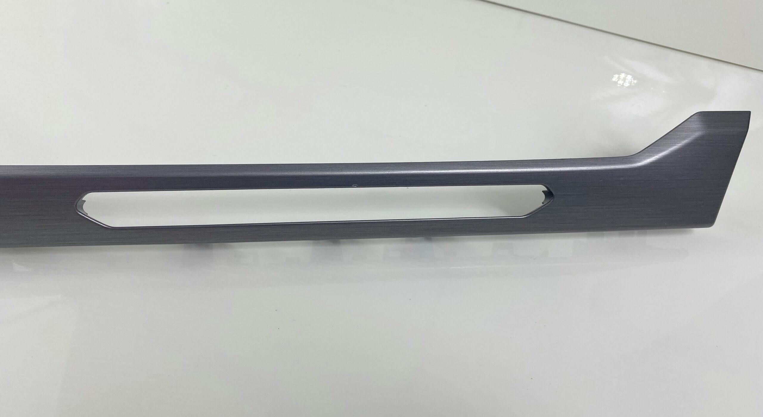 17901147 накладка внутренняя с торпедо декор правая vw passat b8 2016 (8)