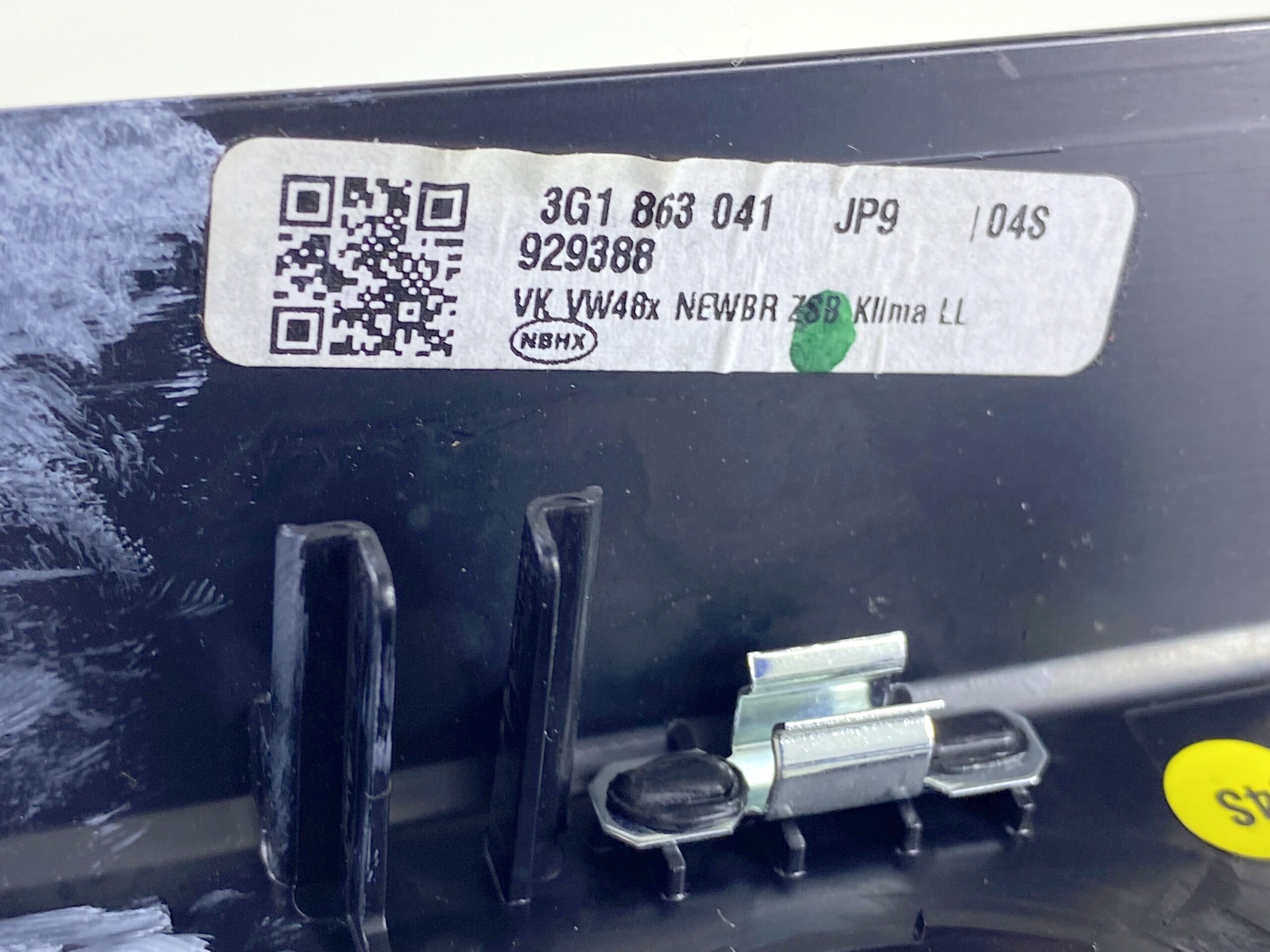 17901156 накладка на блок управления печкой vw passat b8 2016 (4)