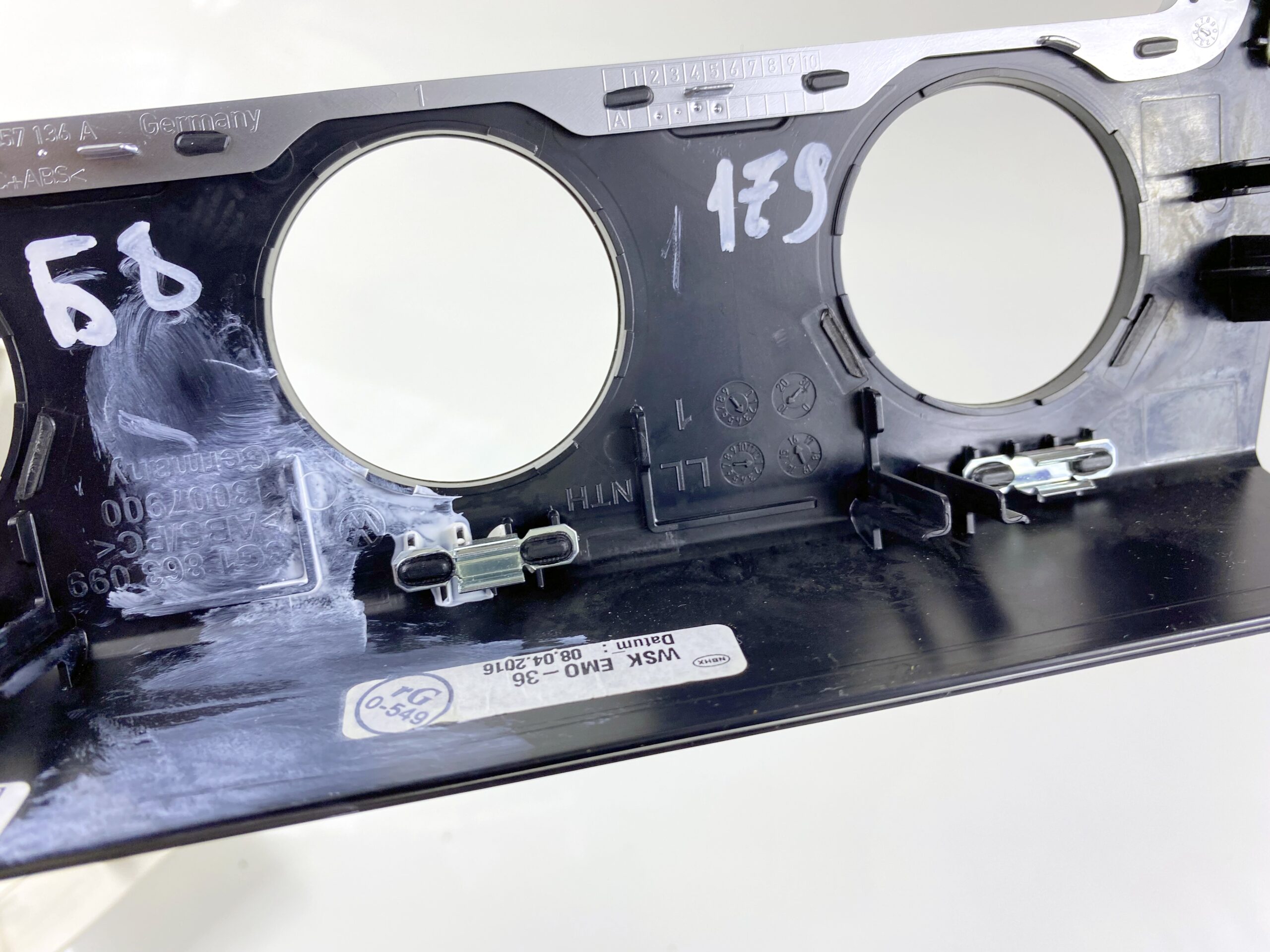 17901156 накладка на блок управления печкой vw passat b8 2016 (6)