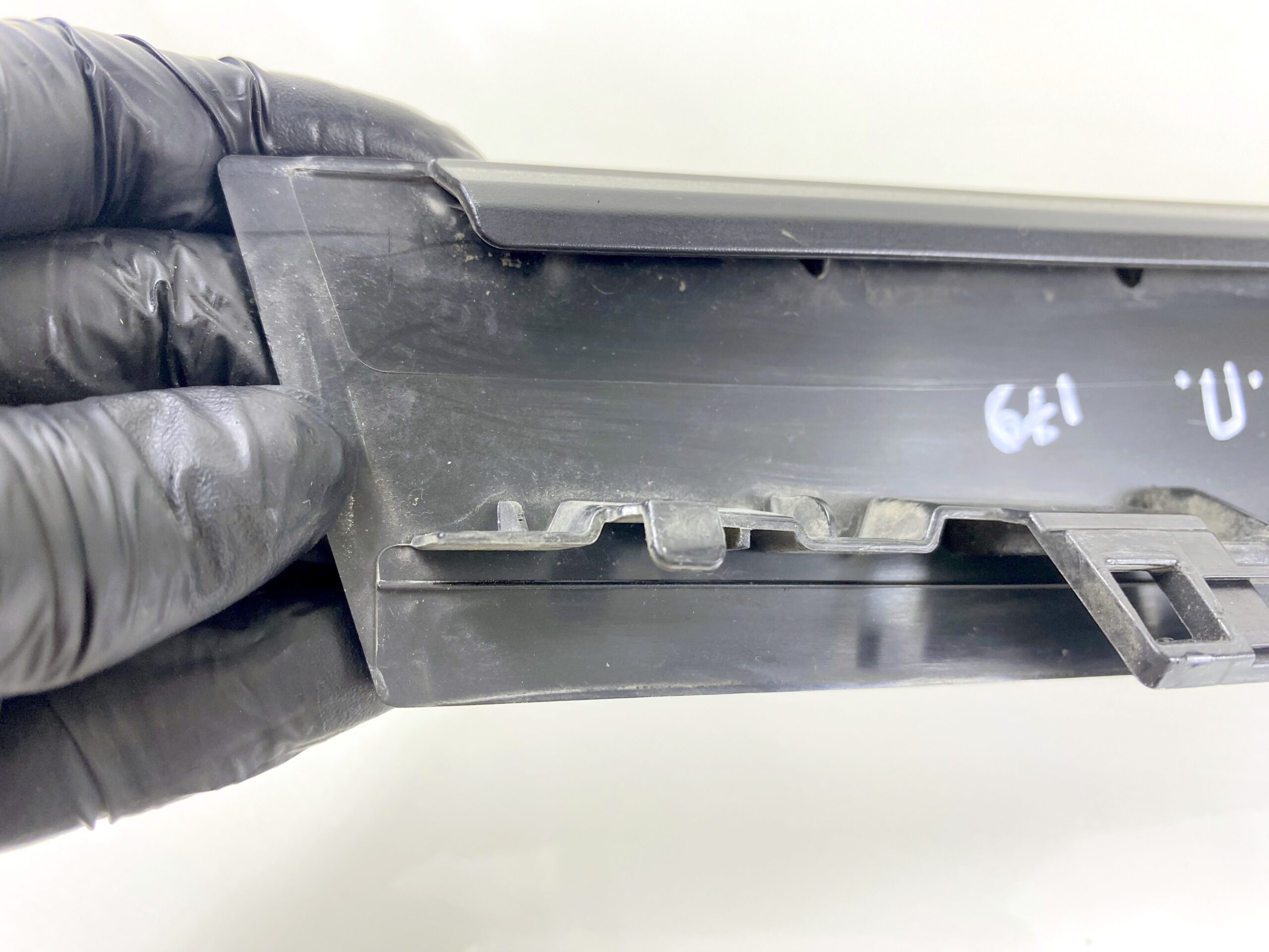 17901162 накладка наружная стойки двери передней правой vw passat b8 2016 (10)