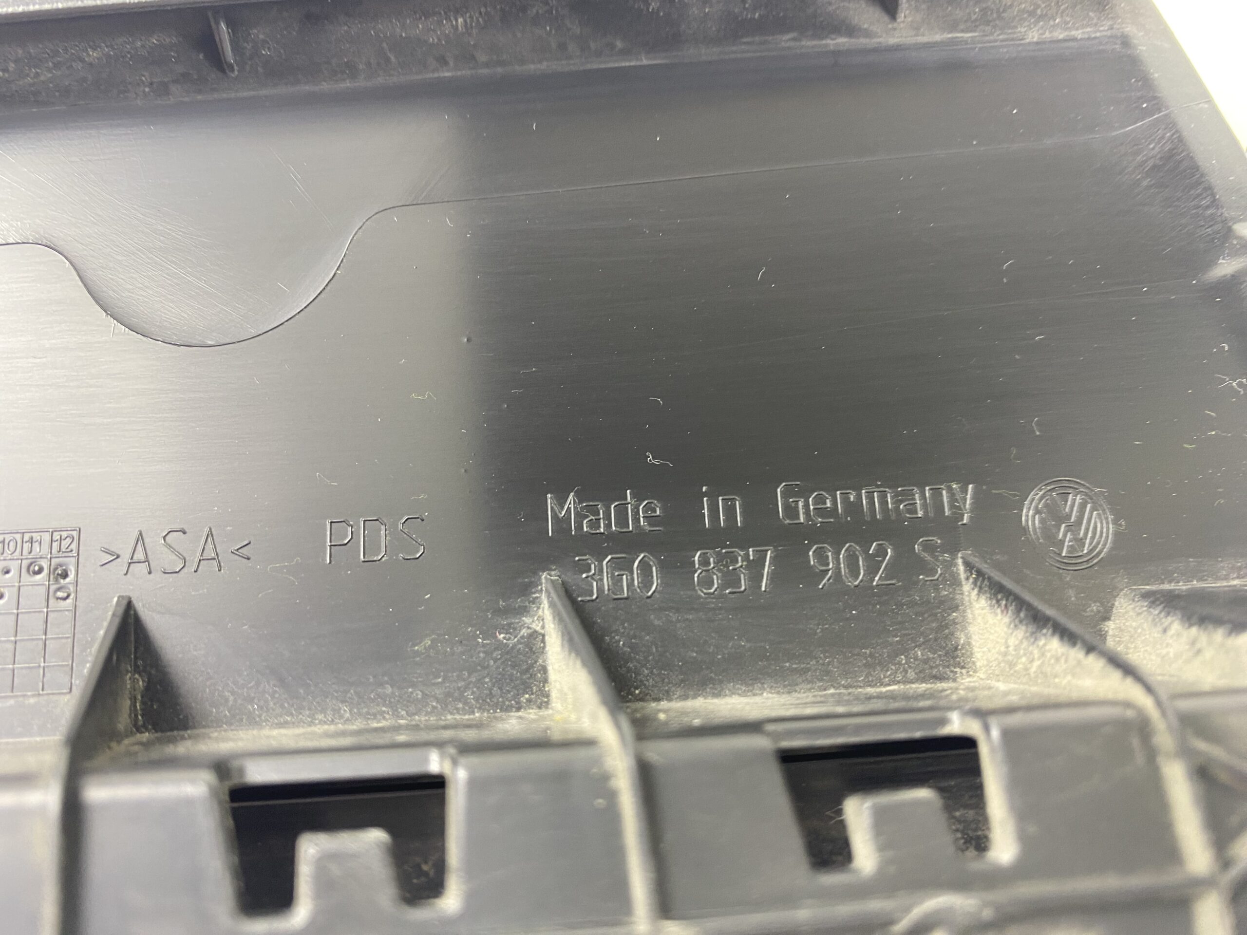 17901162 накладка наружная стойки двери передней правой vw passat b8 2016 (5)
