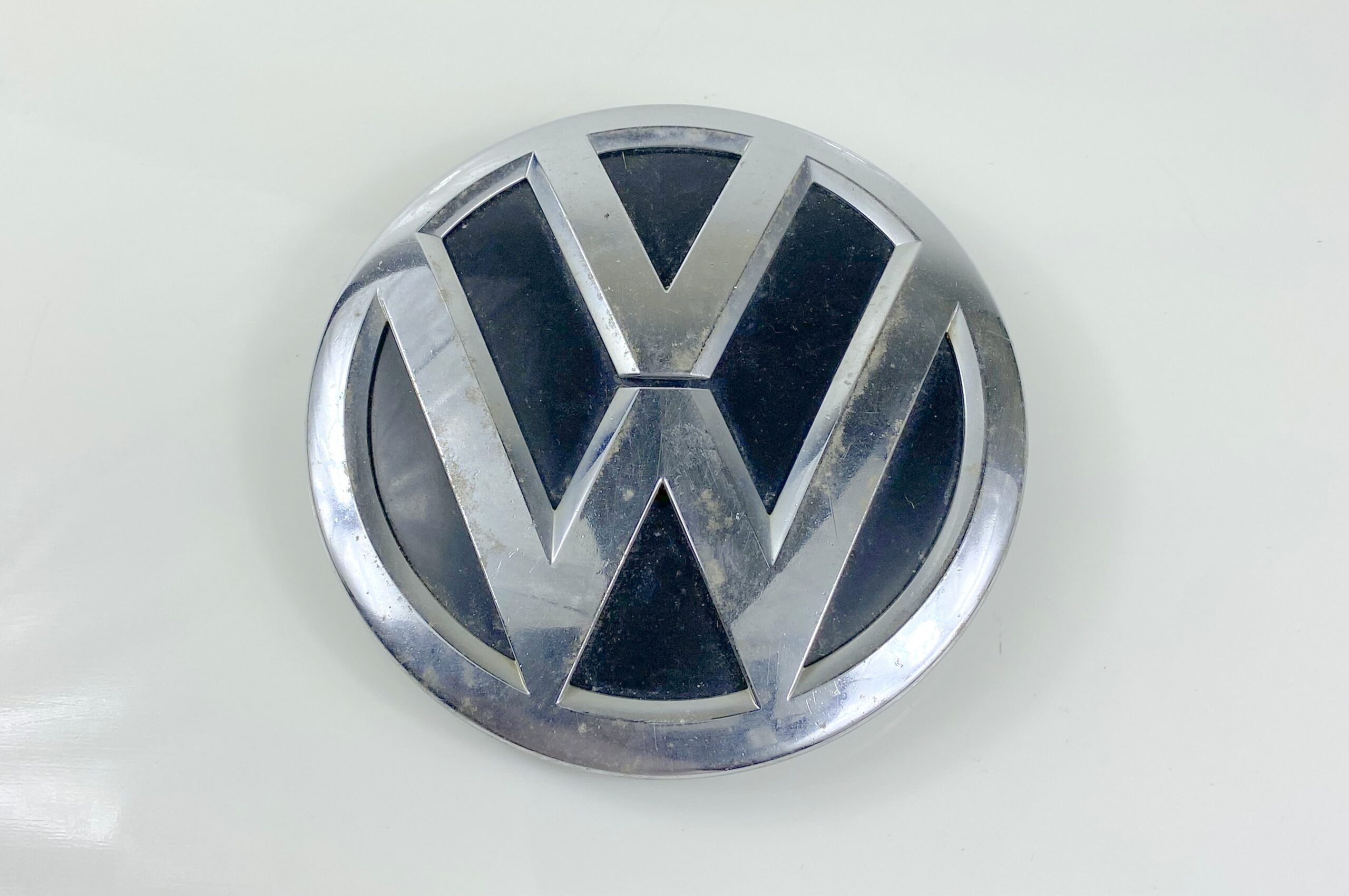 17901163 накладка решетки радиатора с эмблемой хром vw passat b8 2016 (1)
