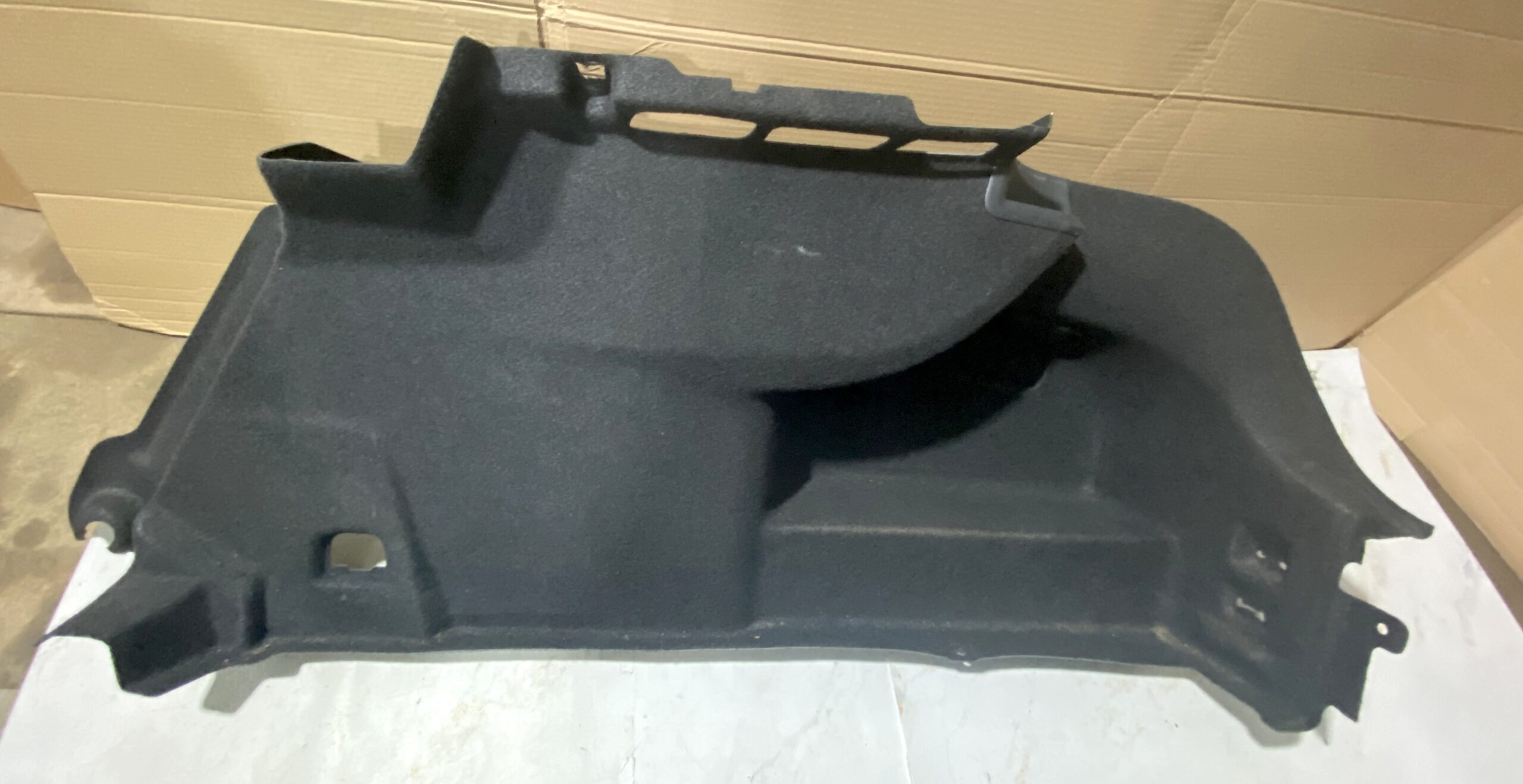 17901169 обшивка багажника боковая правая vw passat b8 2016 (1)