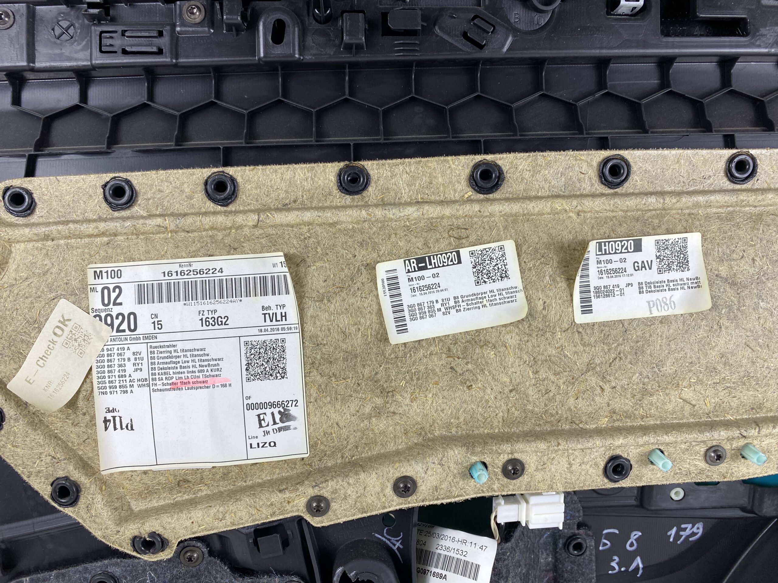 17901171 обшивка двери задняя левая vw passat b8 2016 (25)