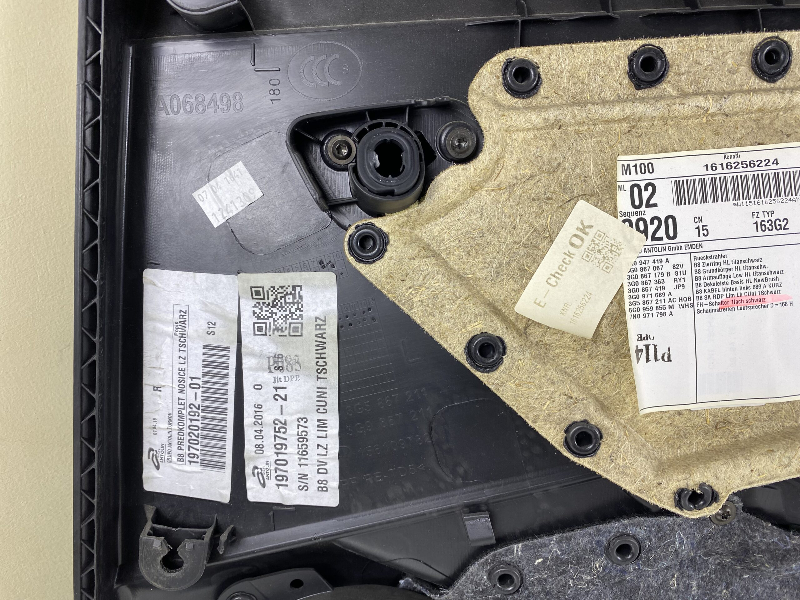 17901171 обшивка двери задняя левая vw passat b8 2016 (26)
