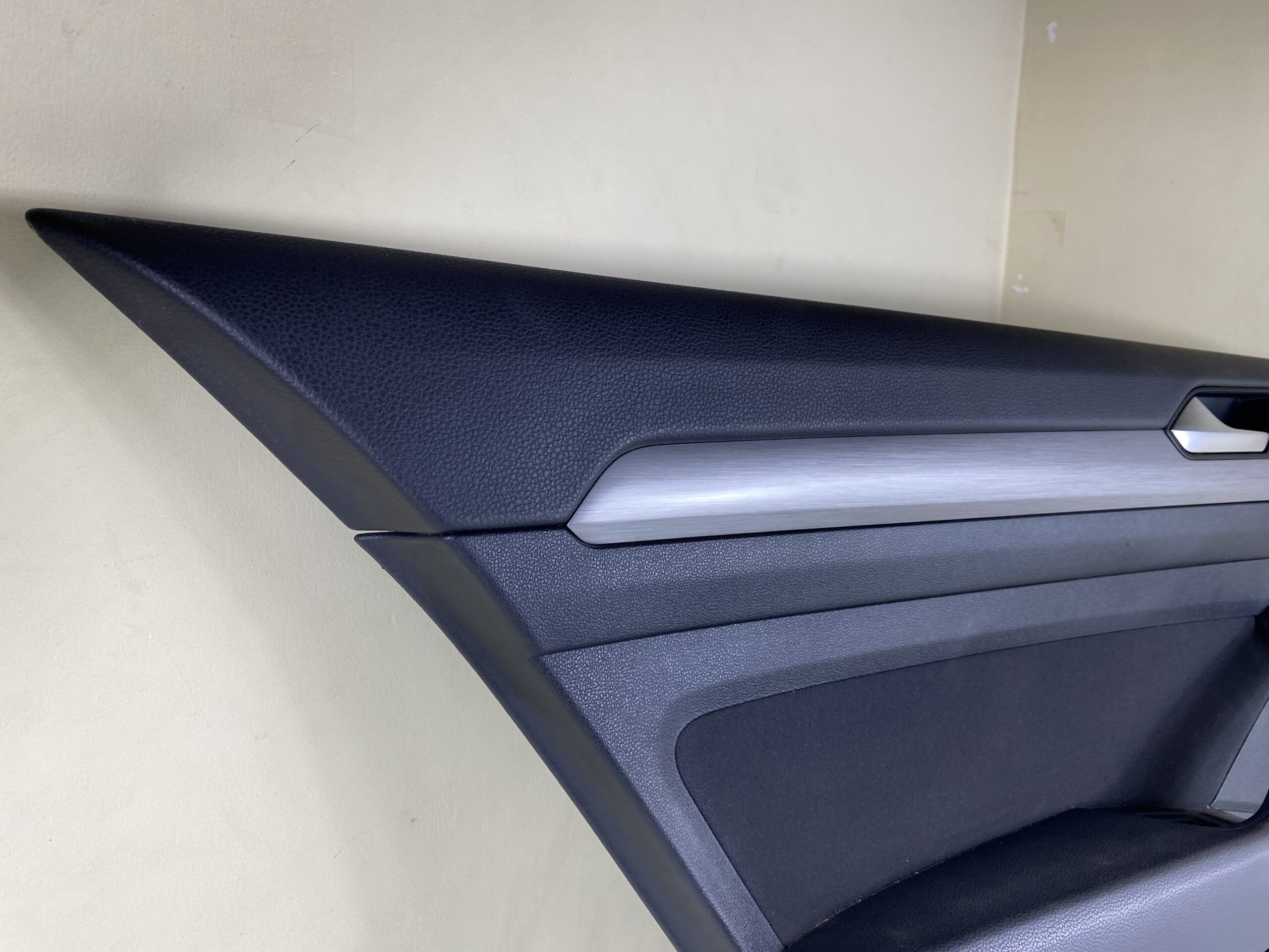 17901171 обшивка двери задняя левая vw passat b8 2016 (3)