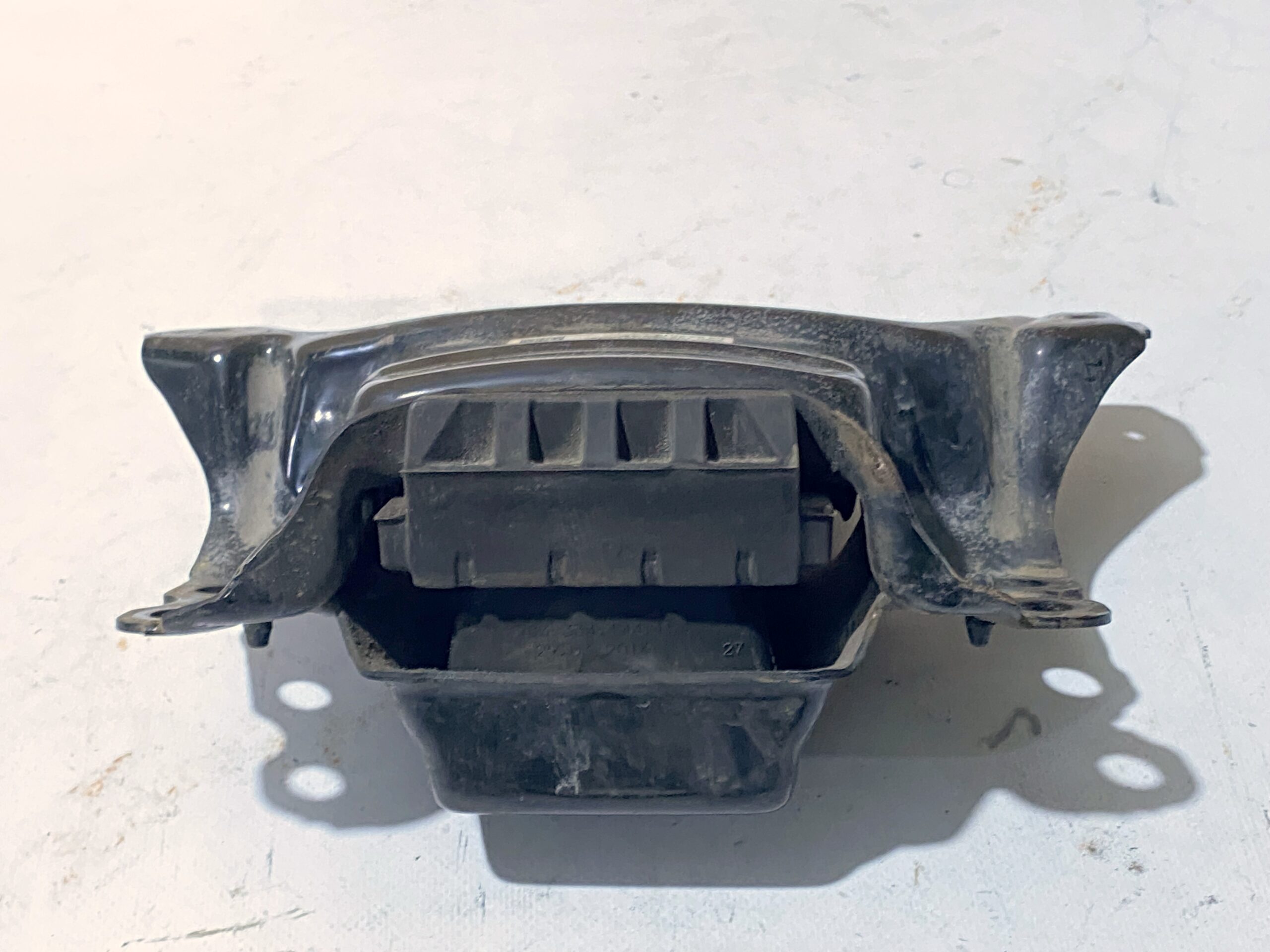17901179 опора (подушка) двигателя левая vw passat b8 2016 (3)
