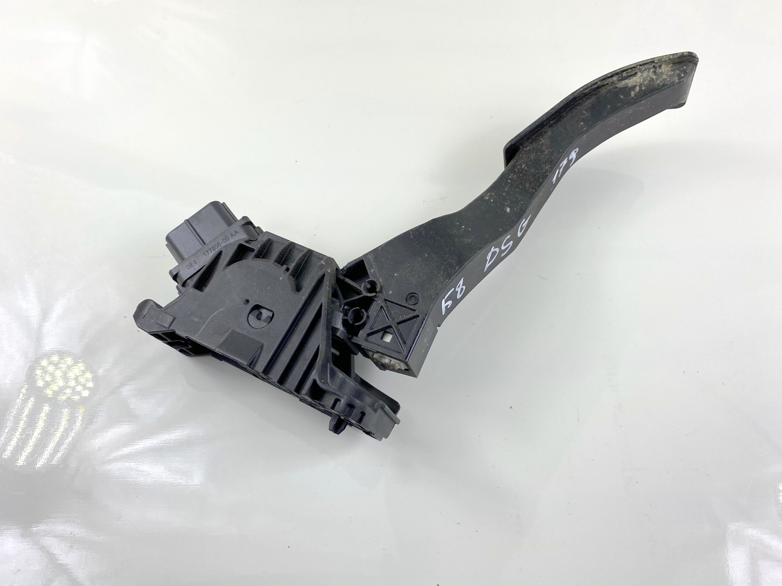 17901189 педаль газа vw passat b8 2016 (3)