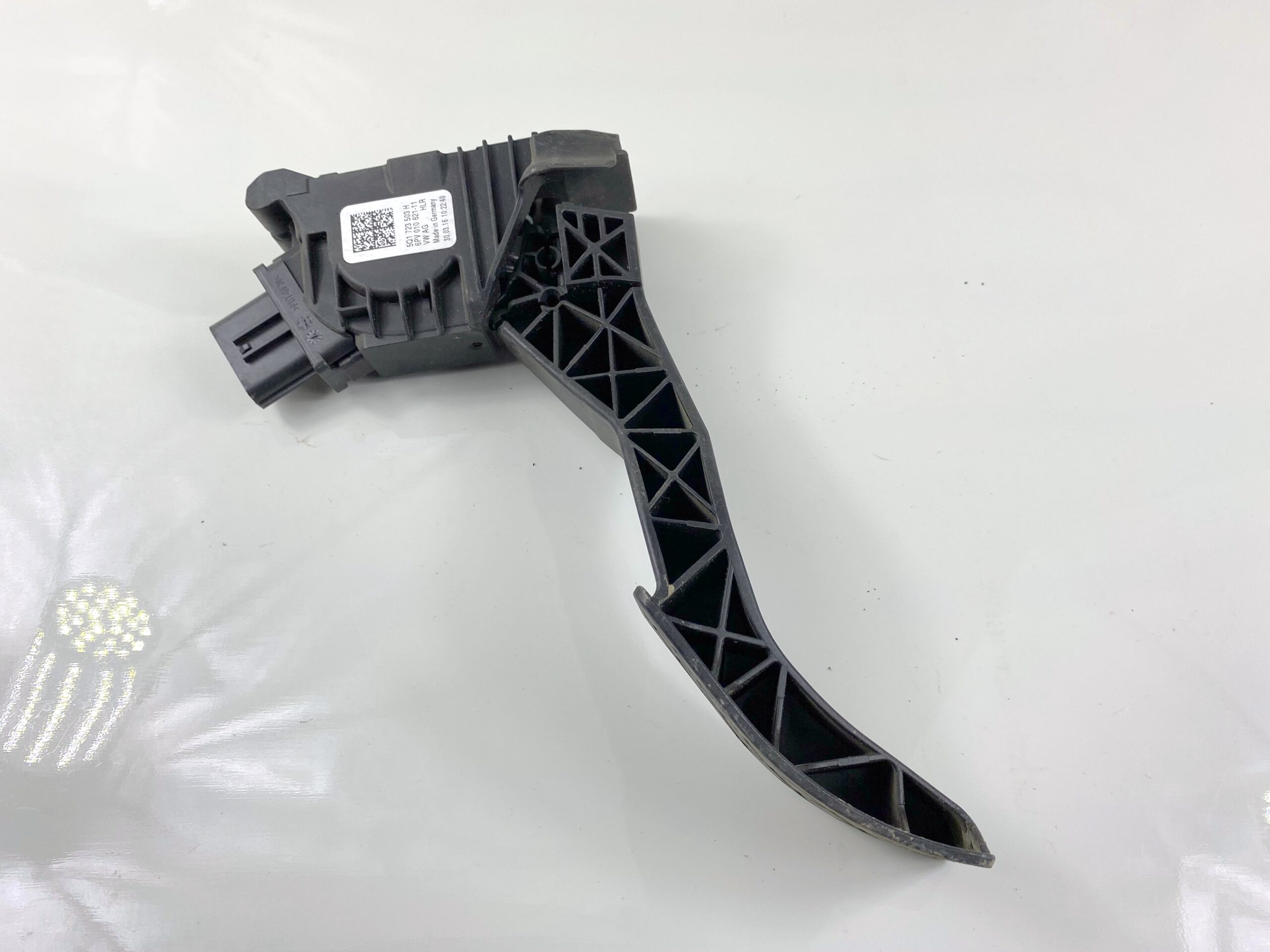 17901189 педаль газа vw passat b8 2016 (9)