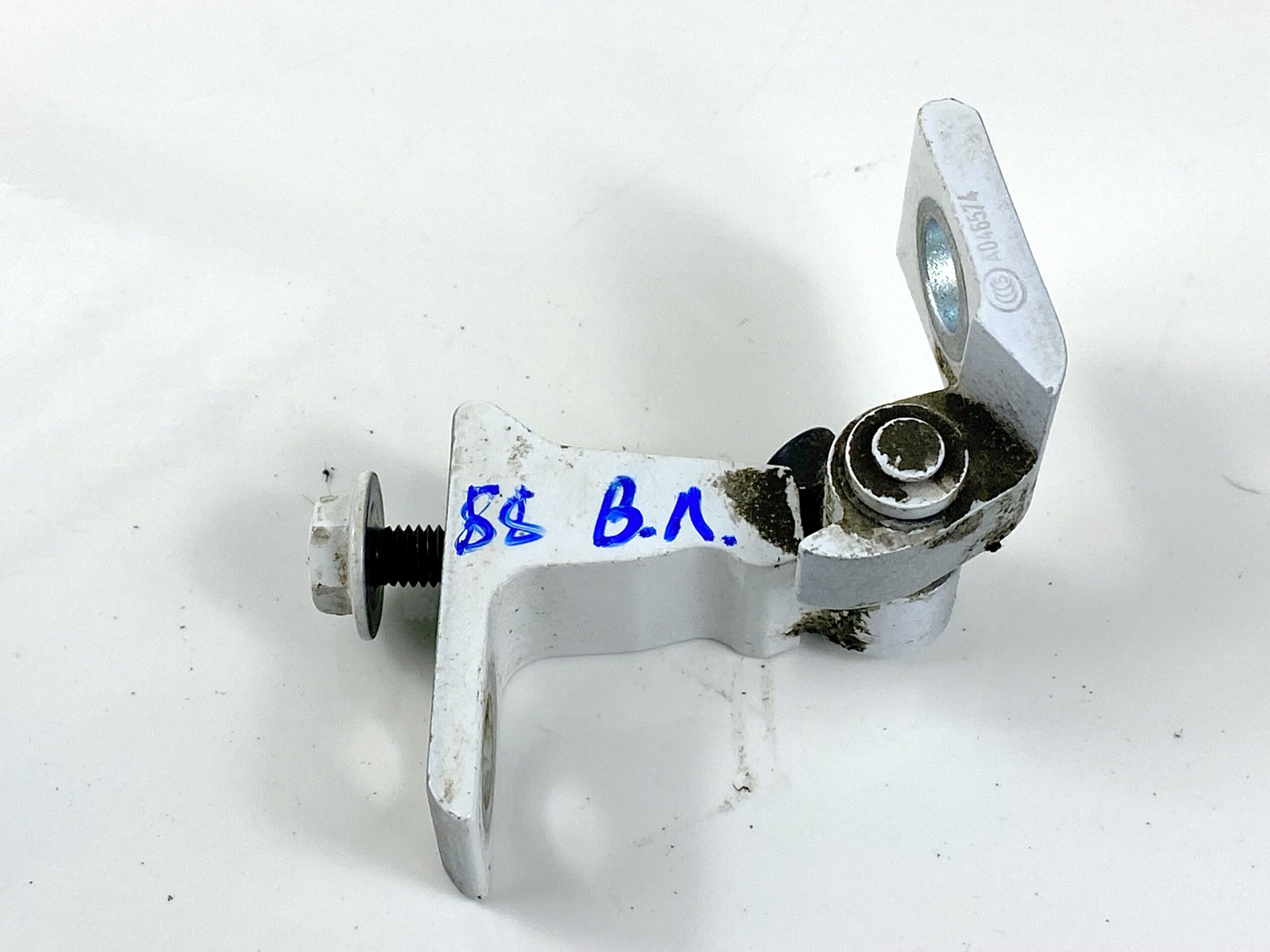 17901197 петля двери передняя левая верхняя vw passat b8 2016 (1)