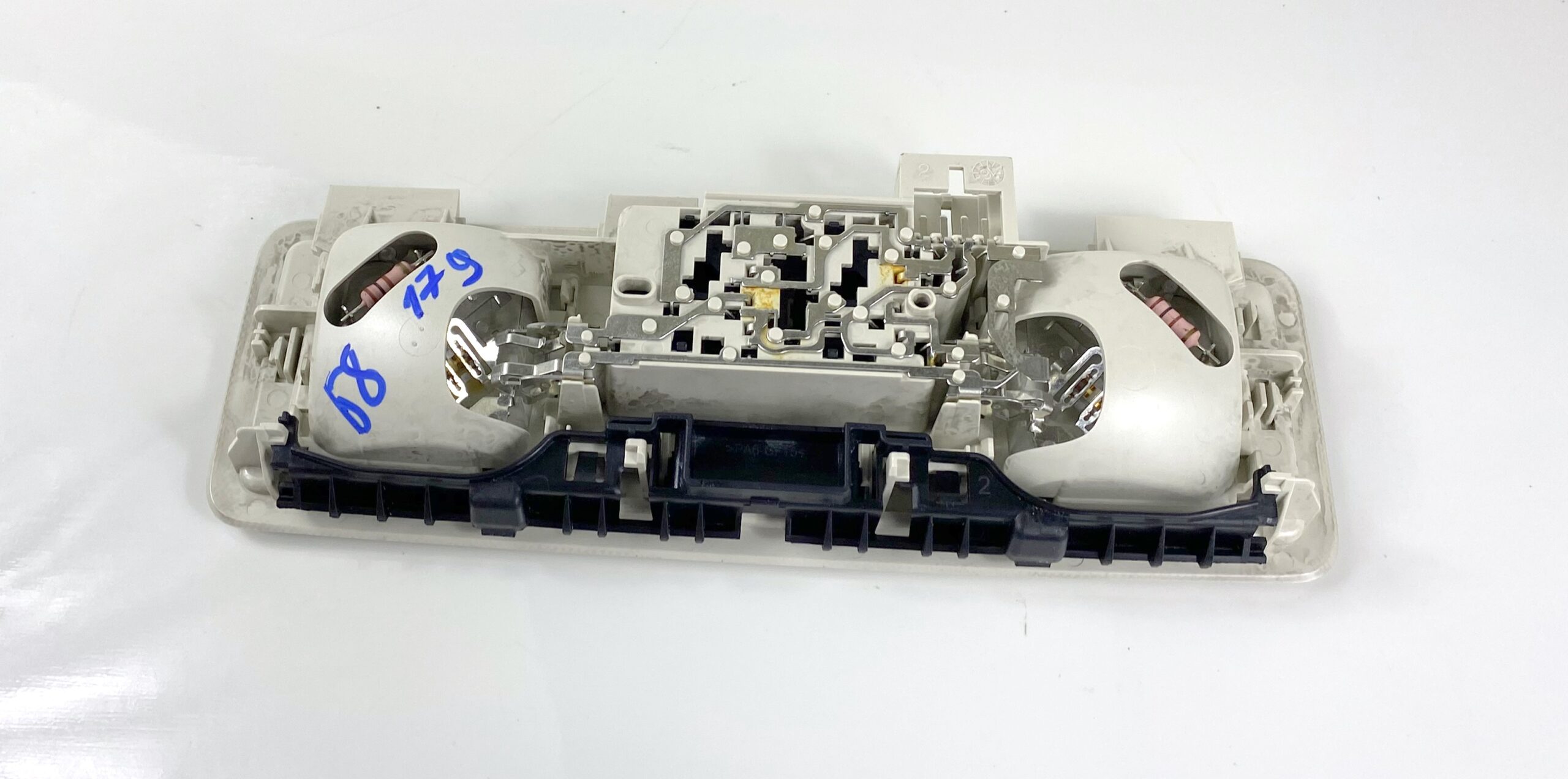 17901204 плафон фонарь потолочный vw passat b8 2016 (11)