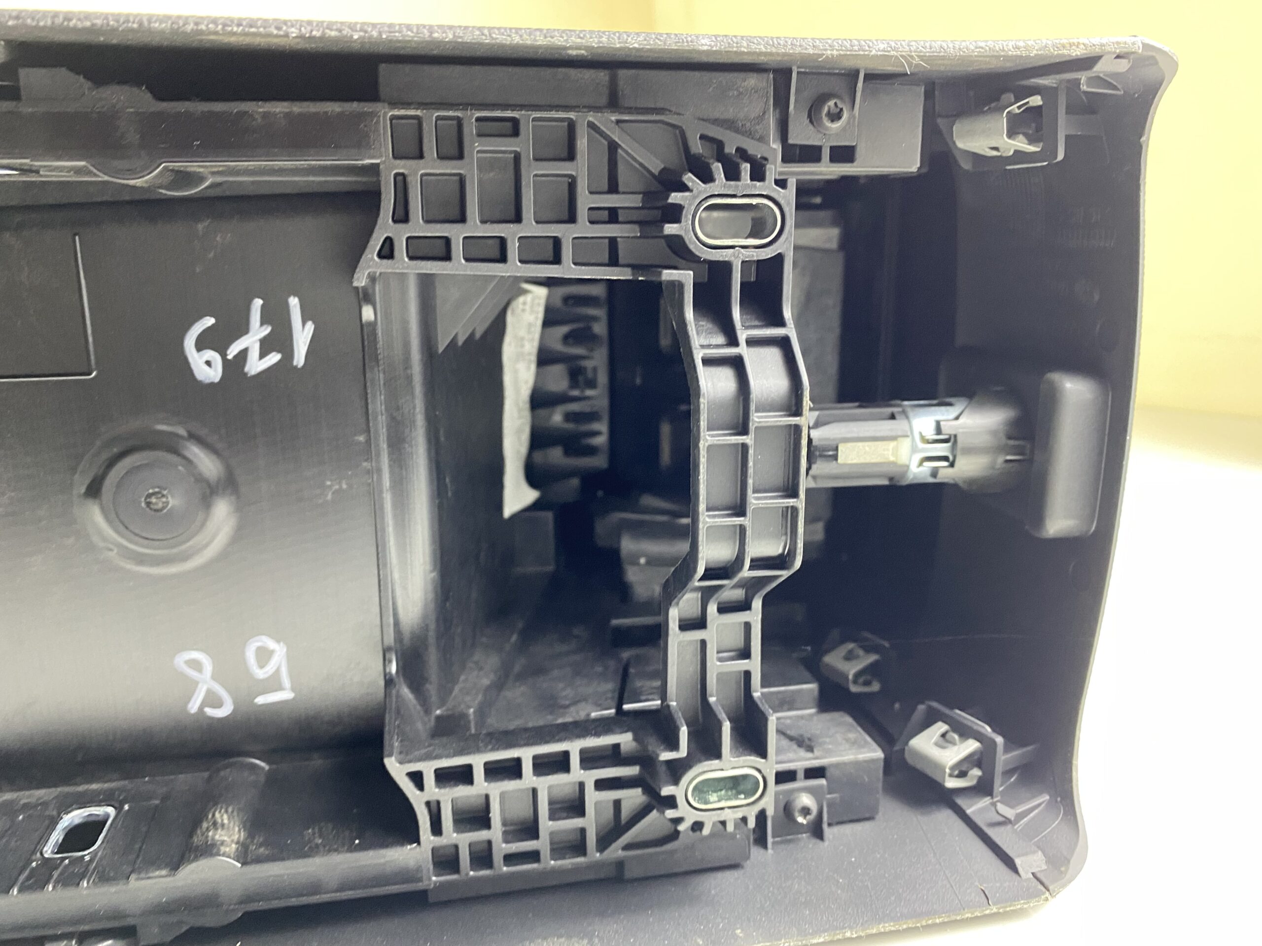 17901210 подлокотник vw passat b8 2016 (28)
