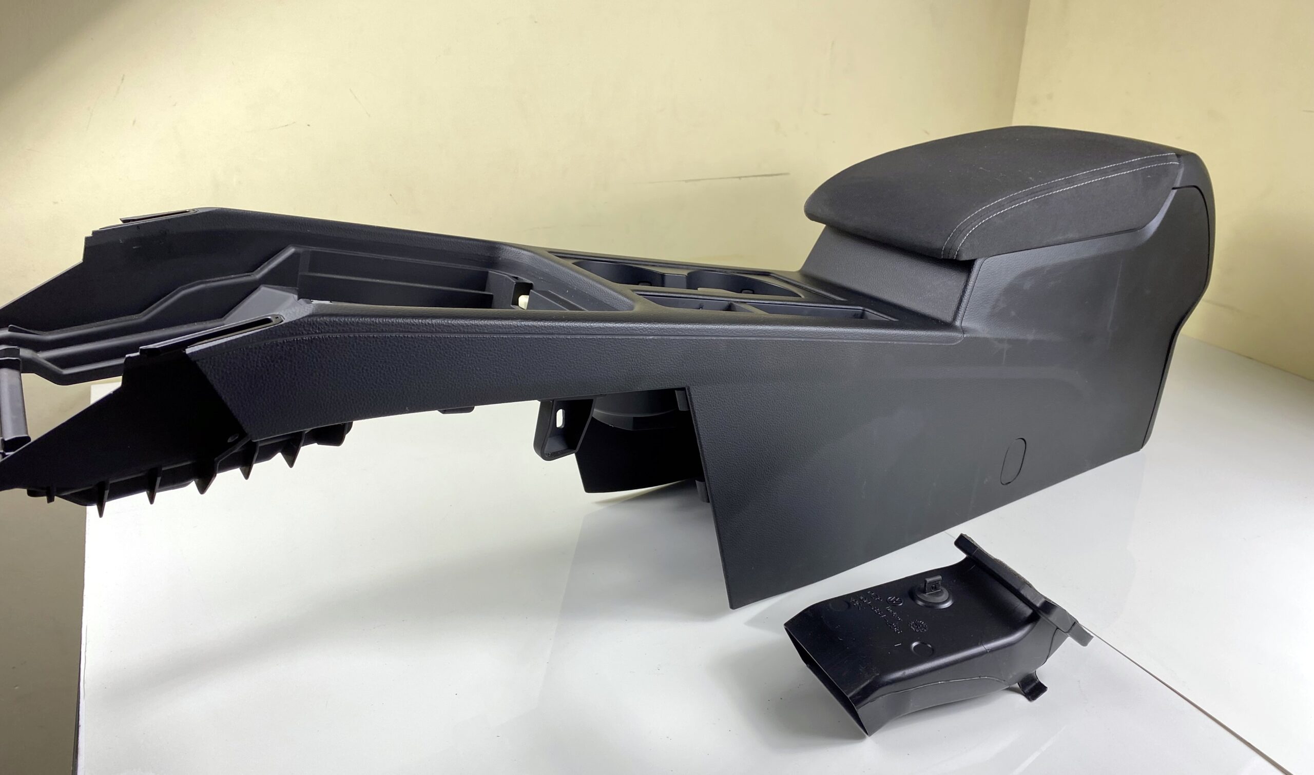 17901210 подлокотник vw passat b8 2016 (31)