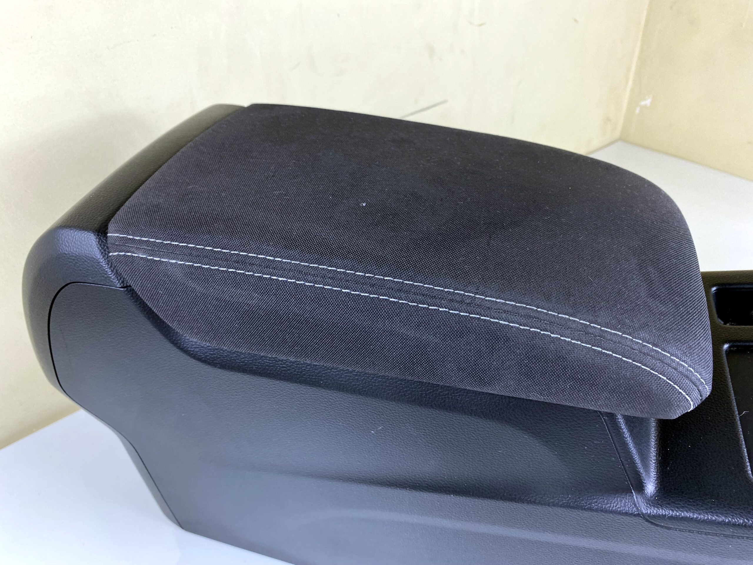 17901210 подлокотник vw passat b8 2016 (6)