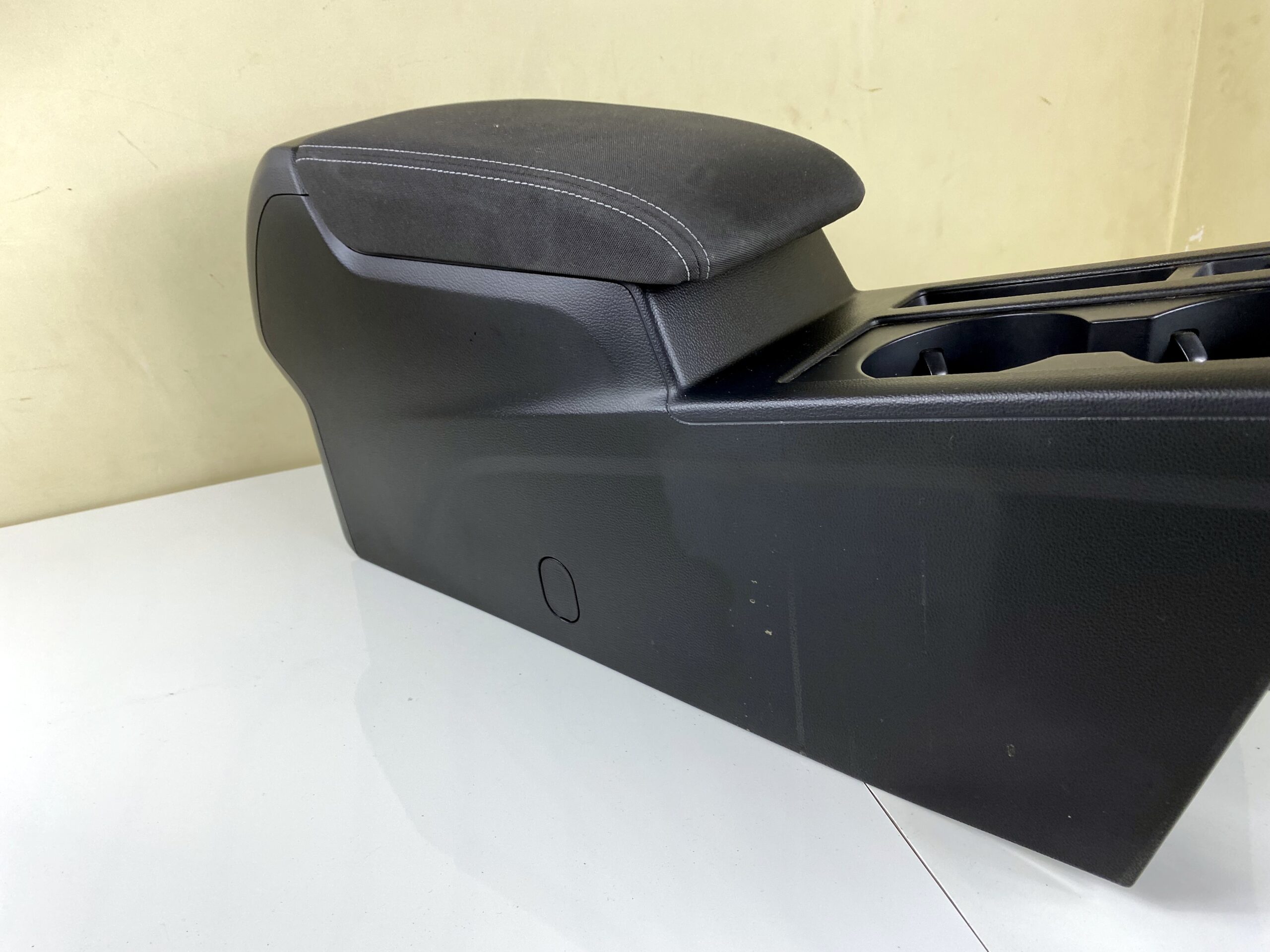 17901210 подлокотник vw passat b8 2016 (8)