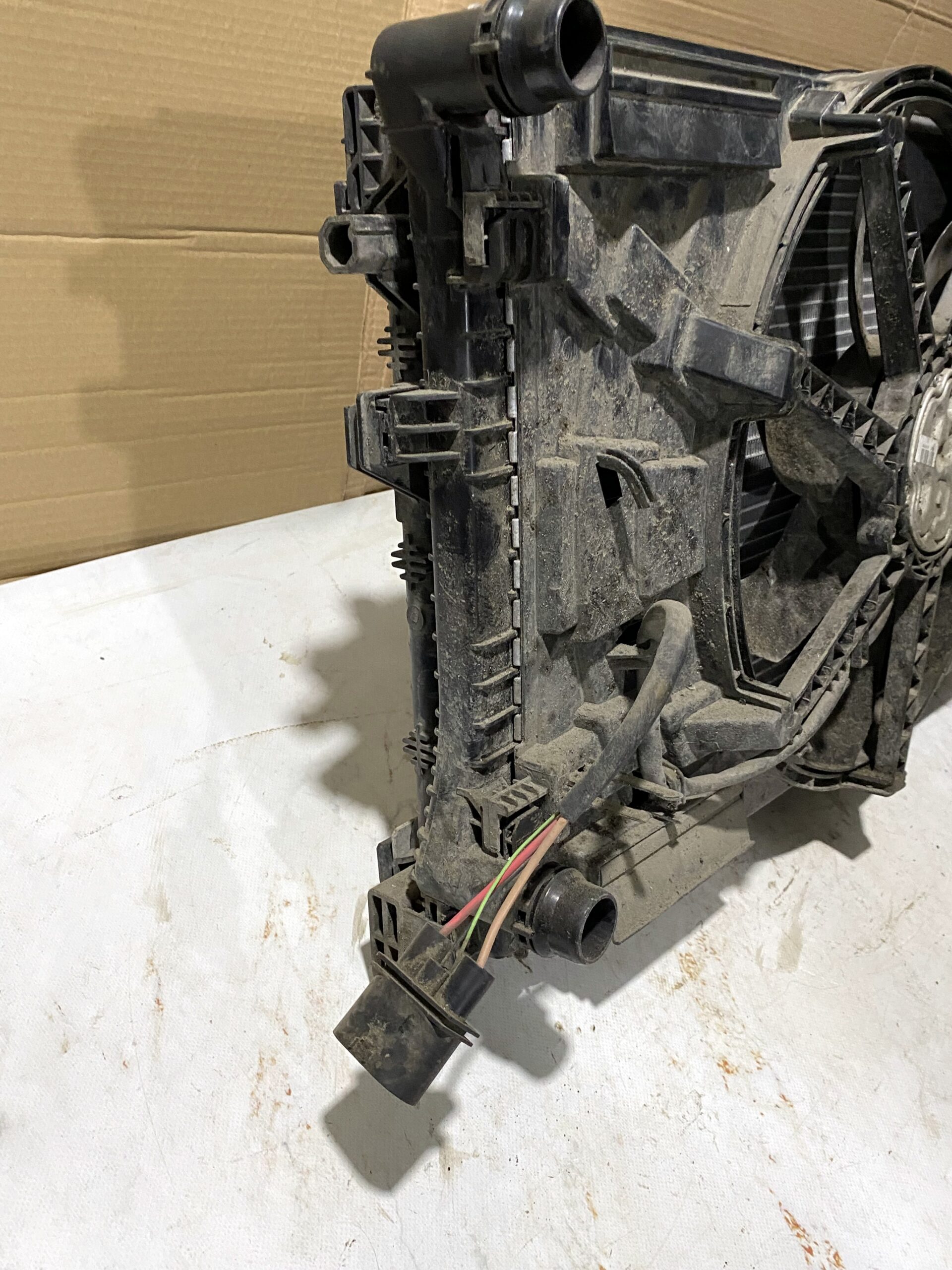 17901229 радиаторы охлаждения в сборе с вентилятором vw passat b8 2016 (5)