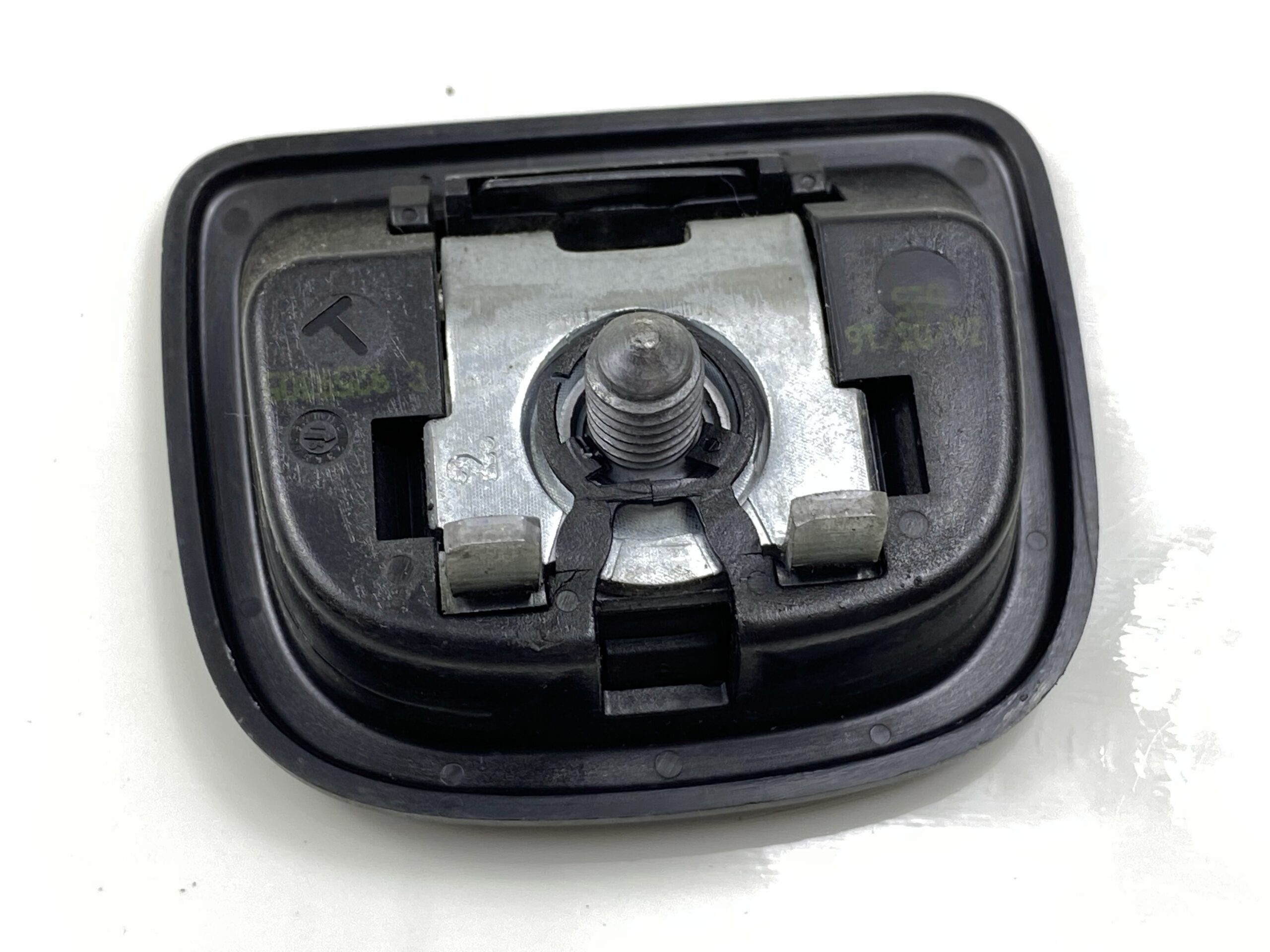 17901242 ручка крючка багажника vw passat b8 2016 (6)
