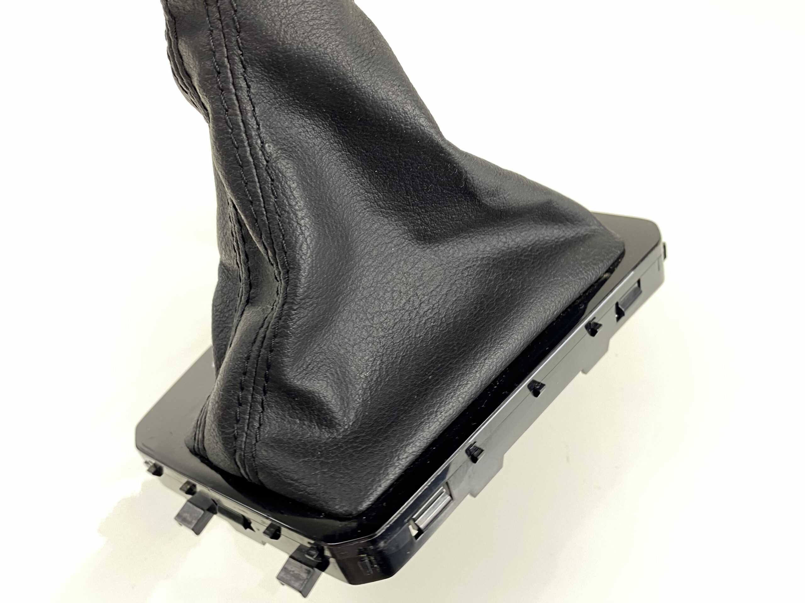 17901251 рычаг переключения кпп с чехлом vw passat b8 2016 (20)